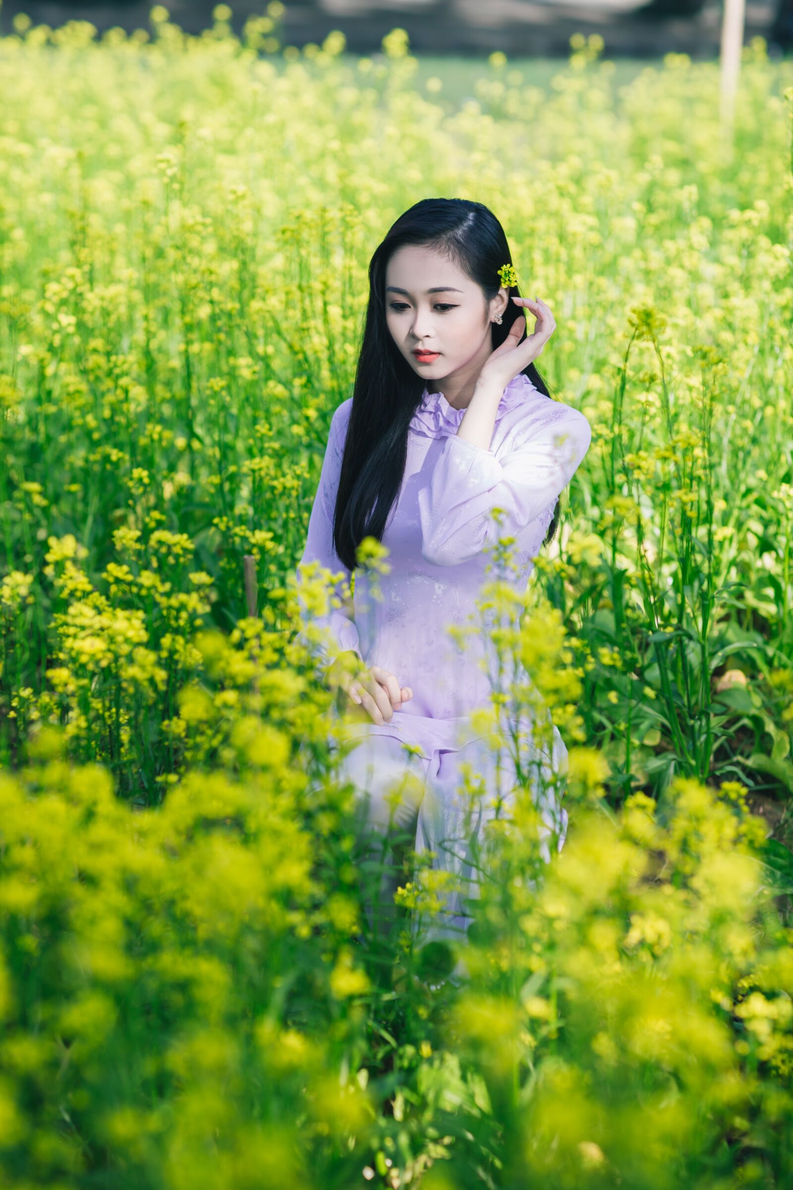 Canon EF 85mm F1.2L II USM sample photo. Girl, flower, garden photography