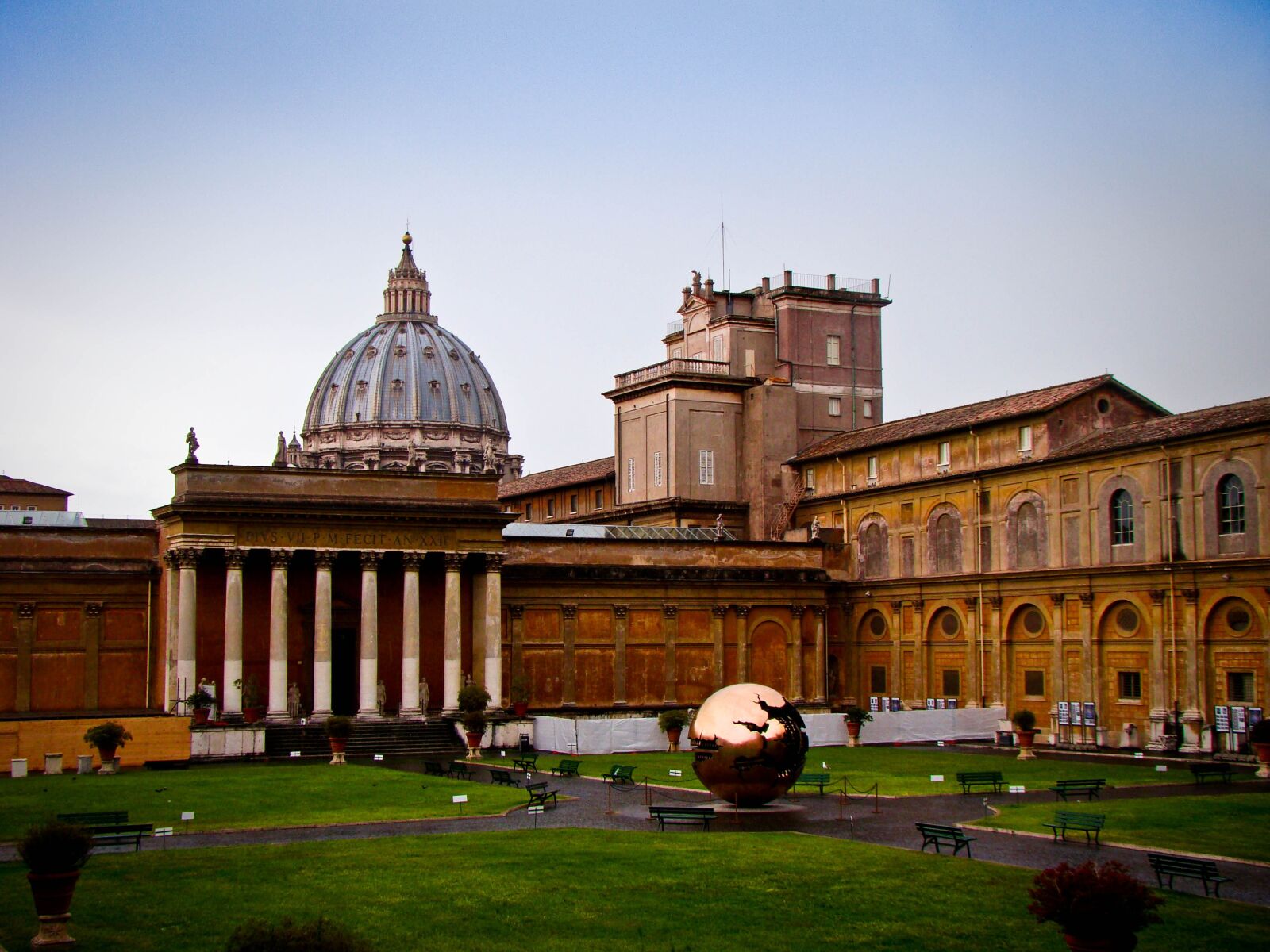 Sony Cyber-shot DSC-H50 sample photo. Rome, vatican, museum photography