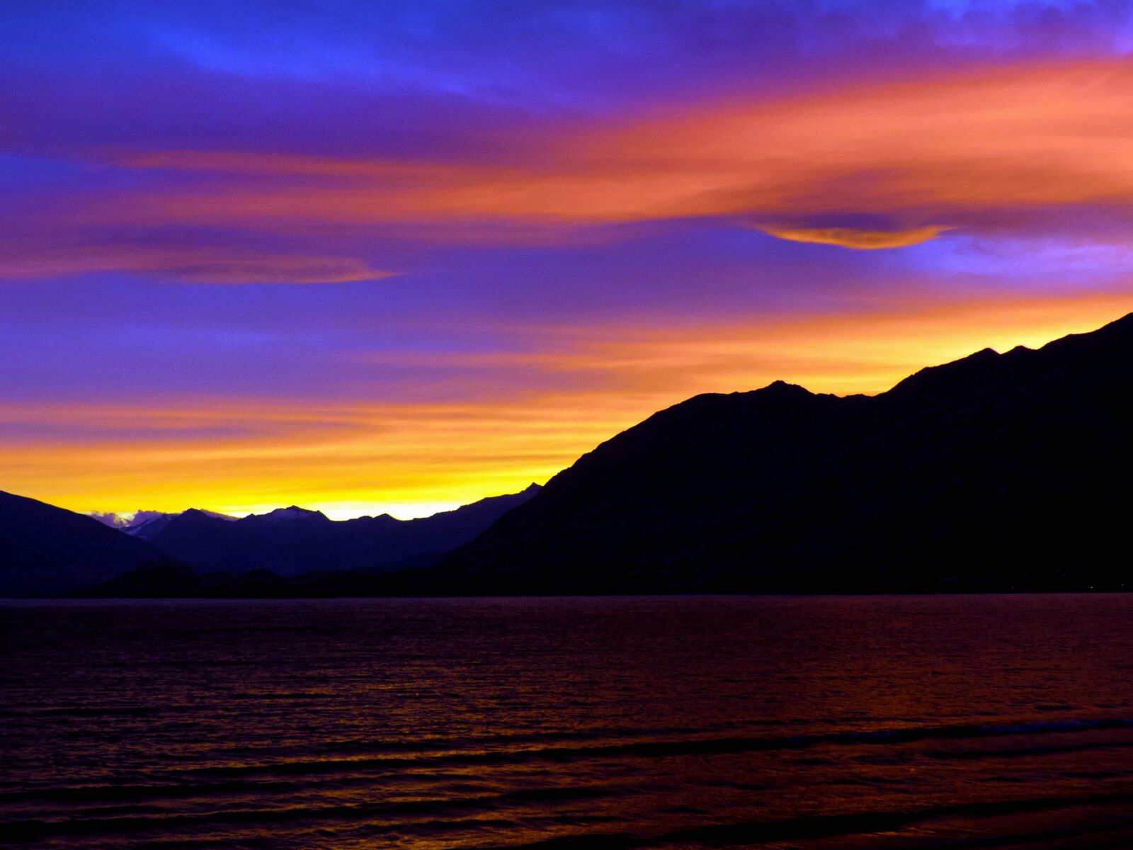 Panasonic Lumix DMC-FZ300 sample photo. Dusk, water, beach, beautiful photography