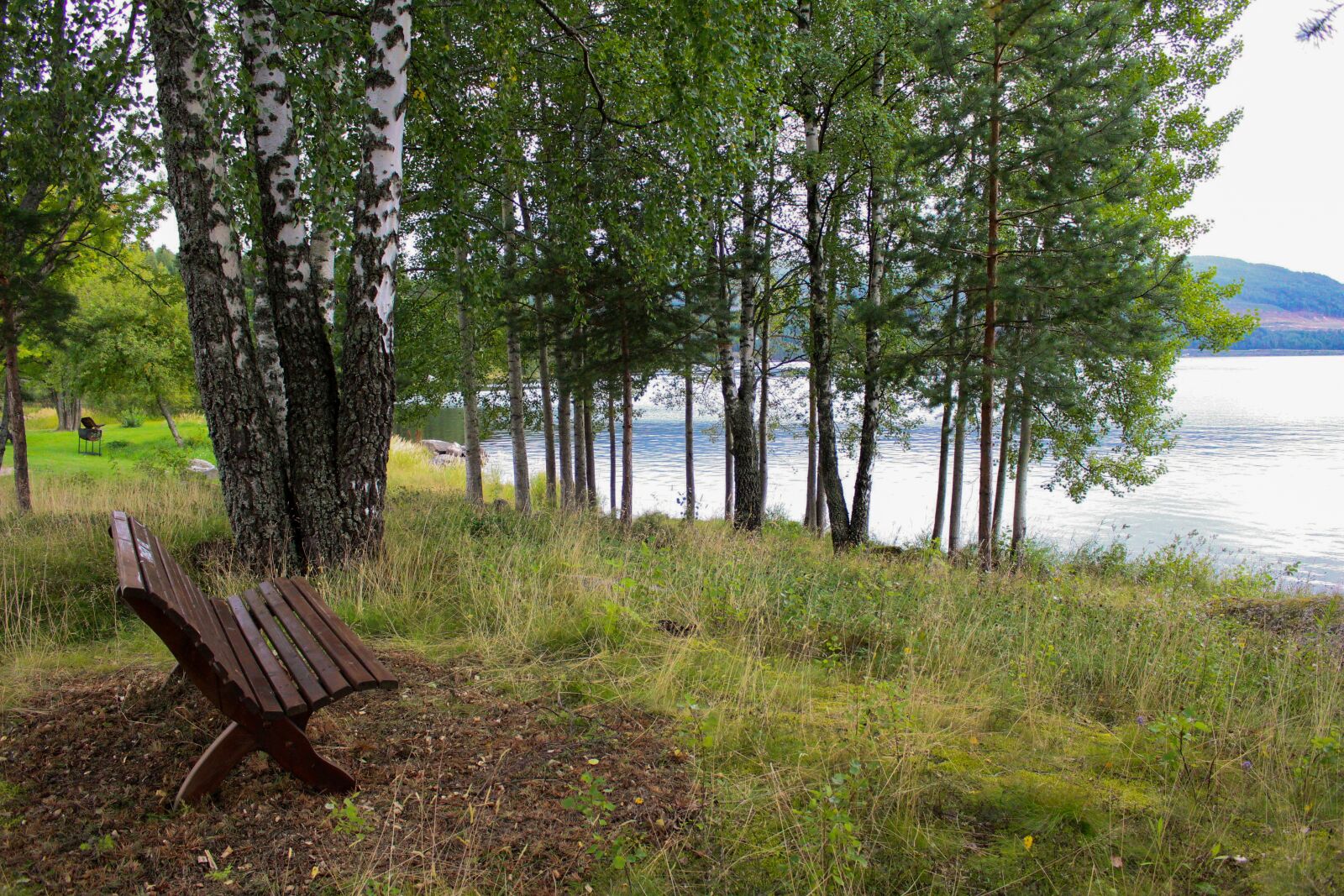 Canon EOS 700D (EOS Rebel T5i / EOS Kiss X7i) sample photo. Bench, lake, nature photography