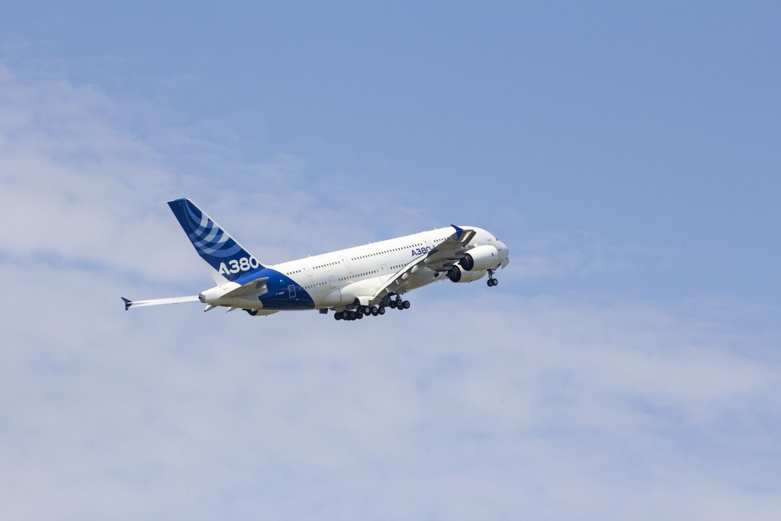 Canon EOS 600D (Rebel EOS T3i / EOS Kiss X5) sample photo. The airbus a380, airbus photography