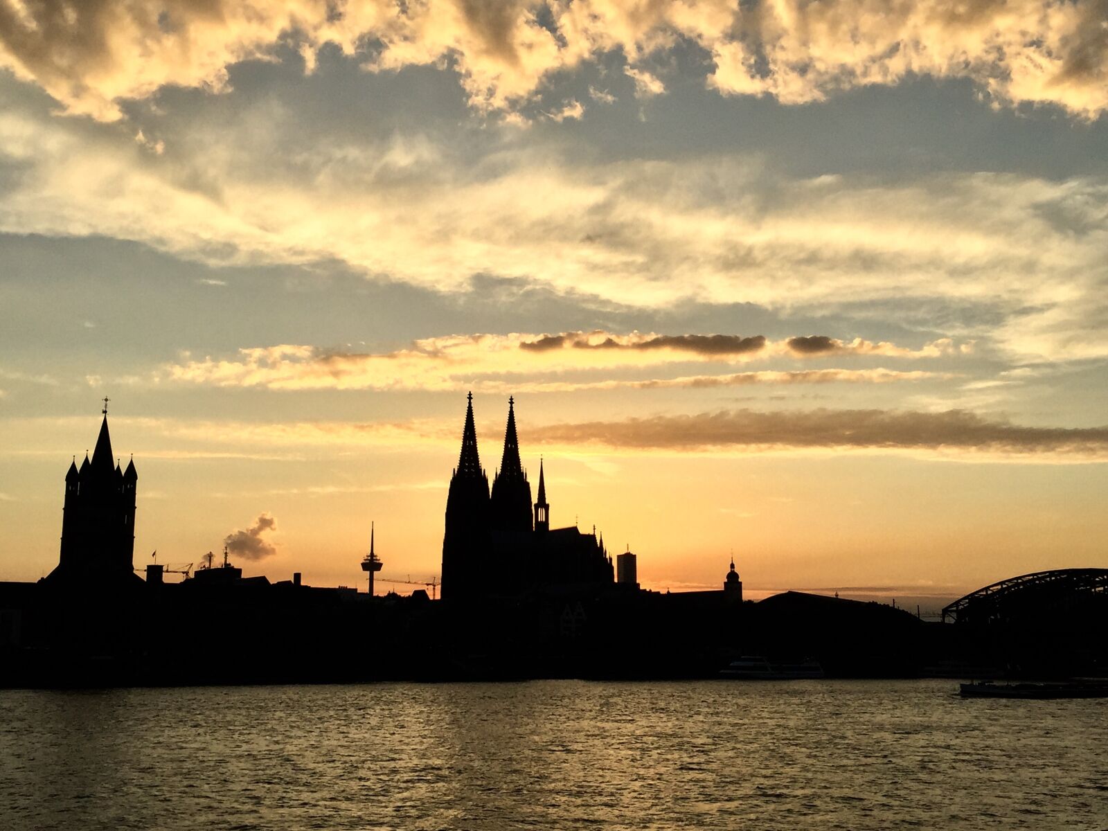 iPhone 6 Plus back camera 4.15mm f/2.2 sample photo. Cologne, dom, abendstimmung photography