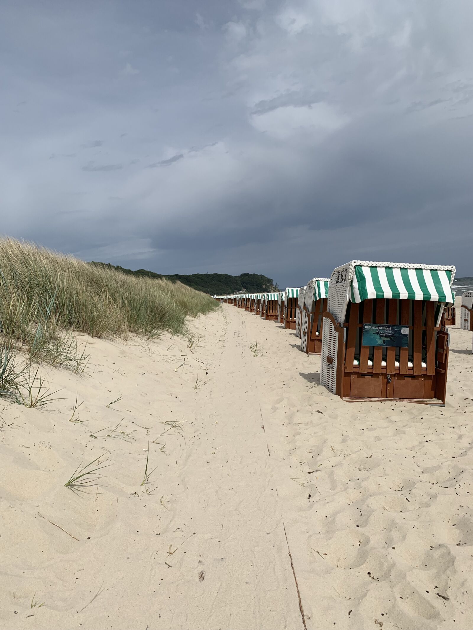 iPhone XR back camera 4.25mm f/1.8 sample photo. Beach chair, baltic sea photography