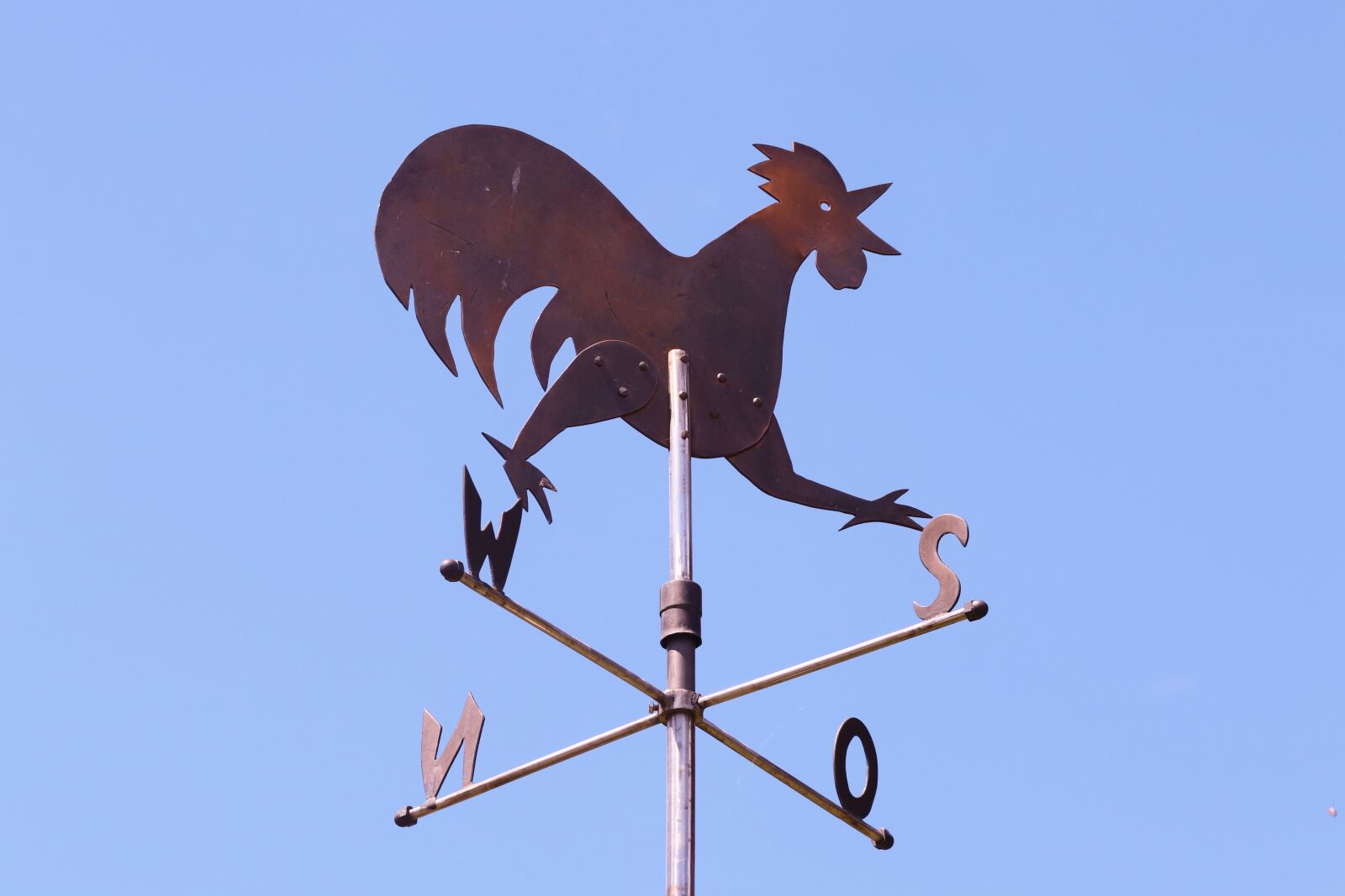 Canon EOS 200D (EOS Rebel SL2 / EOS Kiss X9) sample photo. Weather vane, directions, metal photography