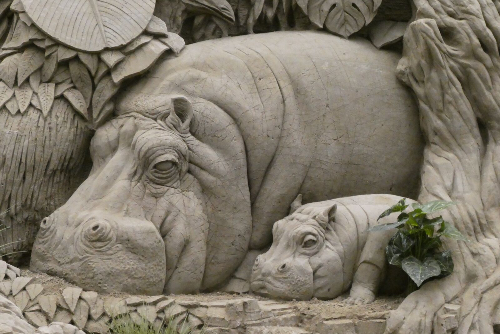 Panasonic Lumix DC-ZS70 (Lumix DC-TZ90) sample photo. Sand sculpture, hippos, art photography