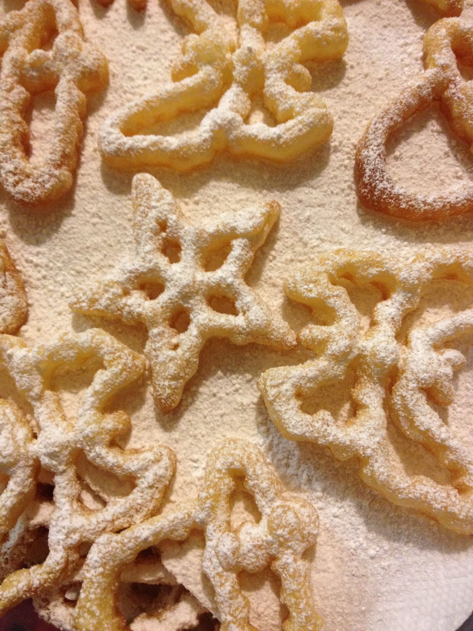 iPhone 4S back camera 4.28mm f/2.4 sample photo. Rosettes, cookies, sugarcoated photography
