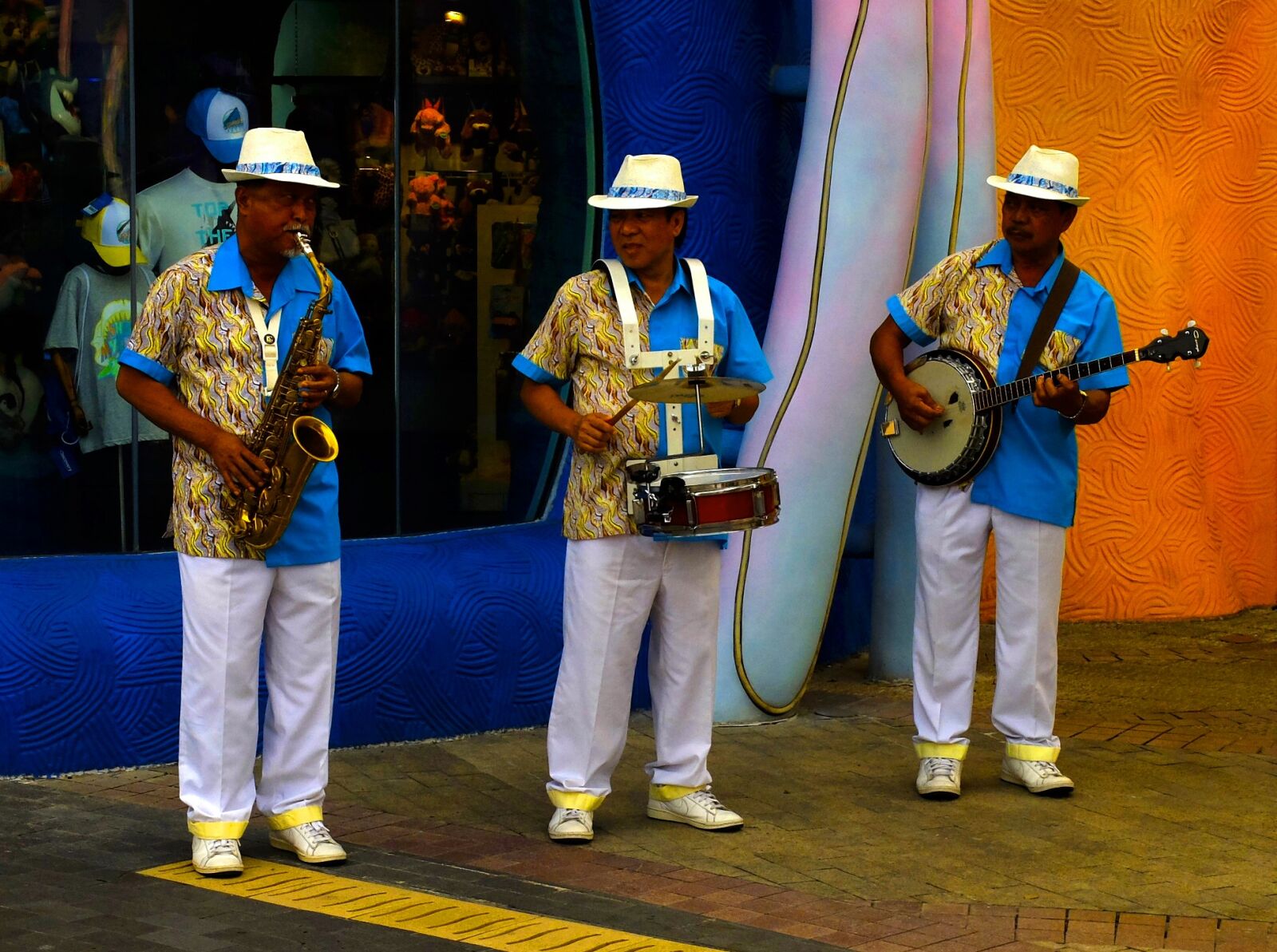 Fujifilm X20 sample photo. Humanities, street entertainers, saxophone photography