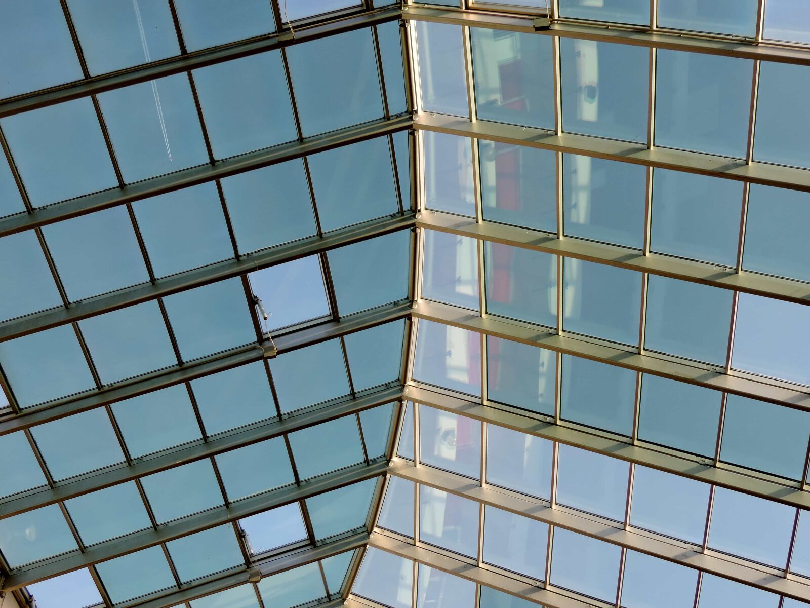 Nikon Coolpix P520 sample photo. Roof, transparent, glass, urban photography