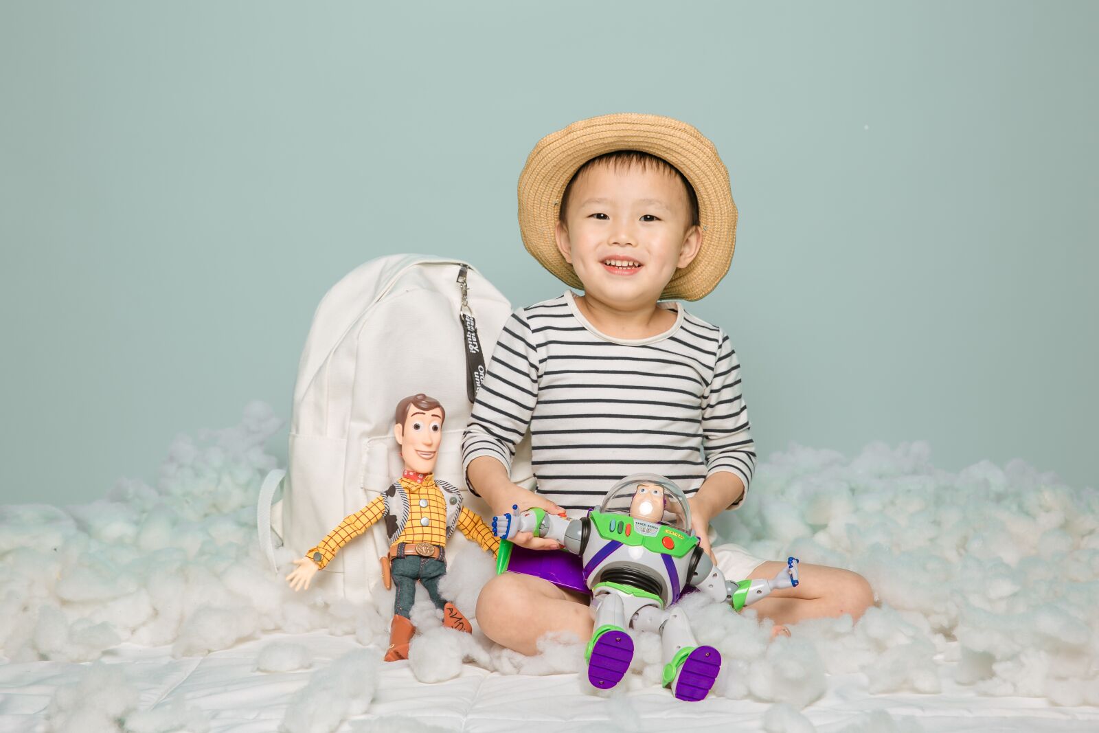 Canon EF 24-70mm F2.8L II USM sample photo. Boy, wearing a straw photography