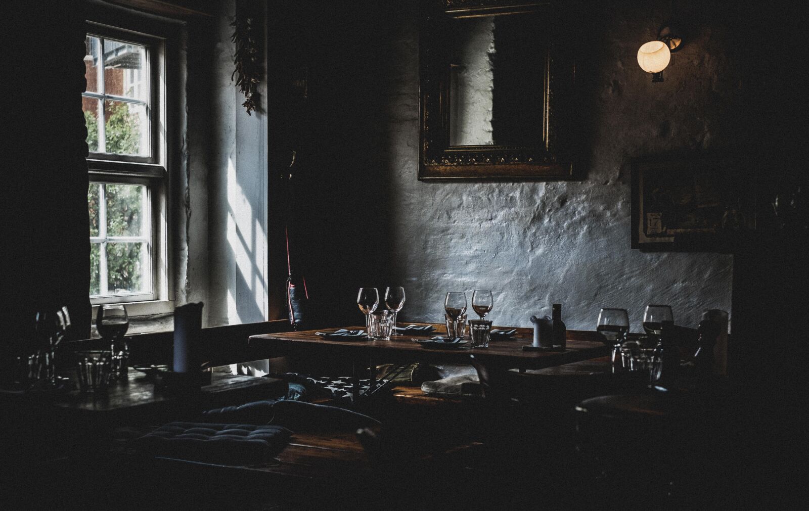 Fujifilm X-T1 + Fujifilm XF 35mm F1.4 R sample photo. Dark, restaurant, table photography