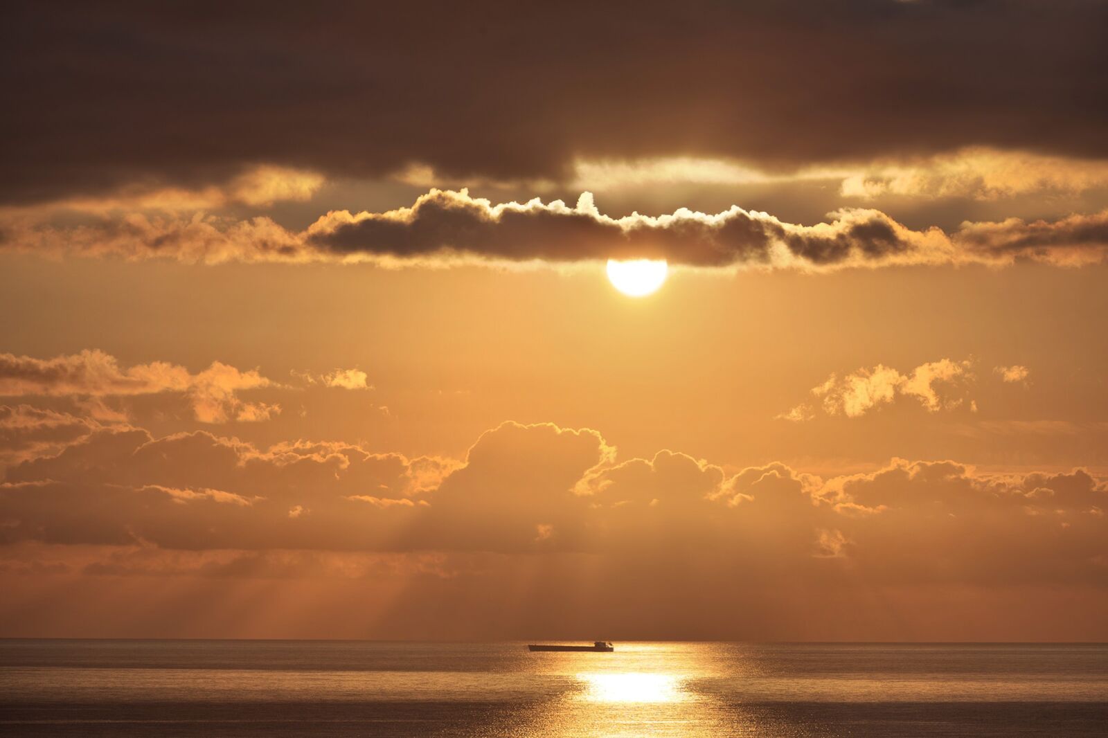 Canon EOS 5D Mark II sample photo. Dawn, sea, landscape photography