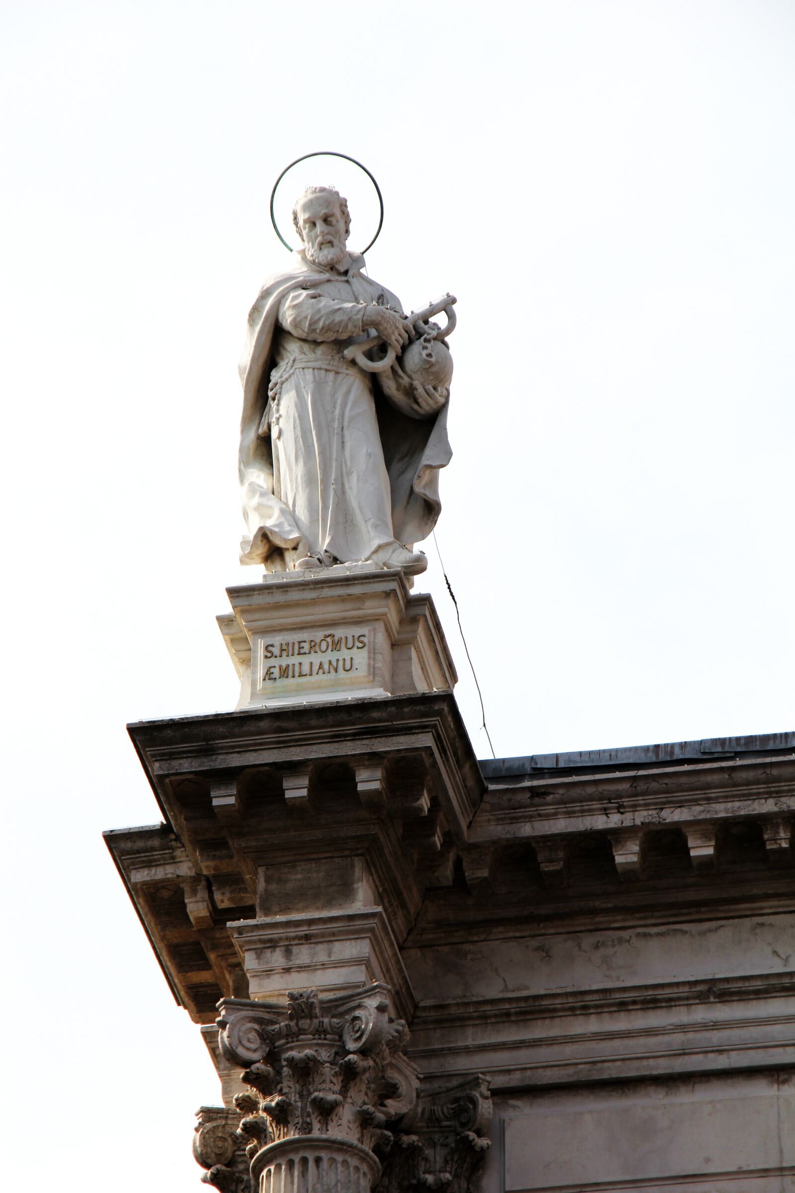 Canon EOS 60D sample photo. Figure, sculpture, roof photography