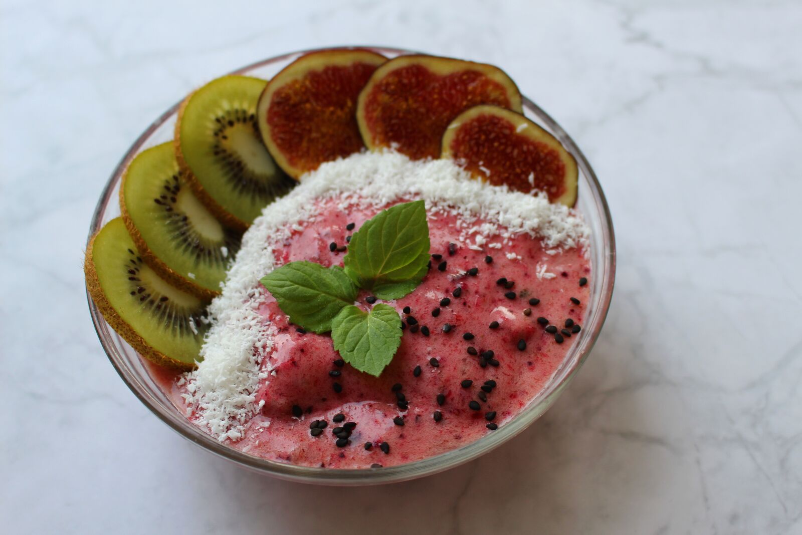 Canon EOS 700D (EOS Rebel T5i / EOS Kiss X7i) sample photo. Smoothiebowl, breakfast, healthy photography