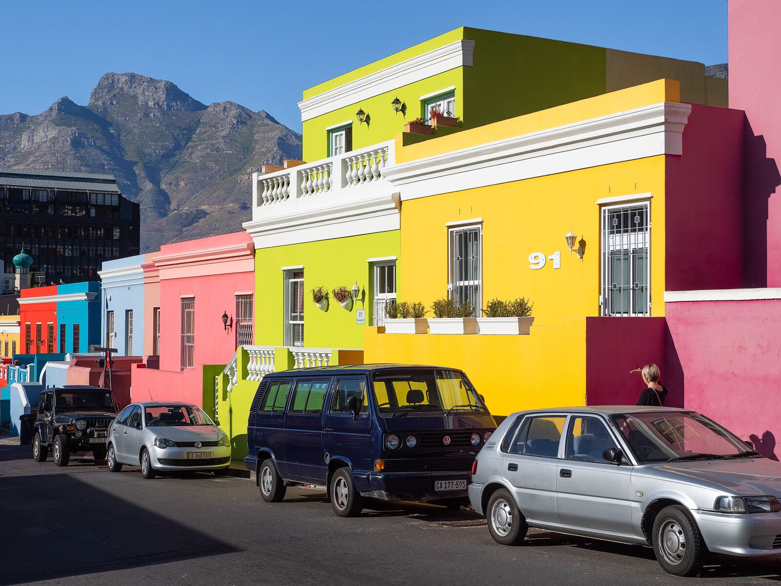 Olympus M.Zuiko Digital ED 12-100mm F4.0 IS Pro sample photo. Bo-kaap, wale street, car photography