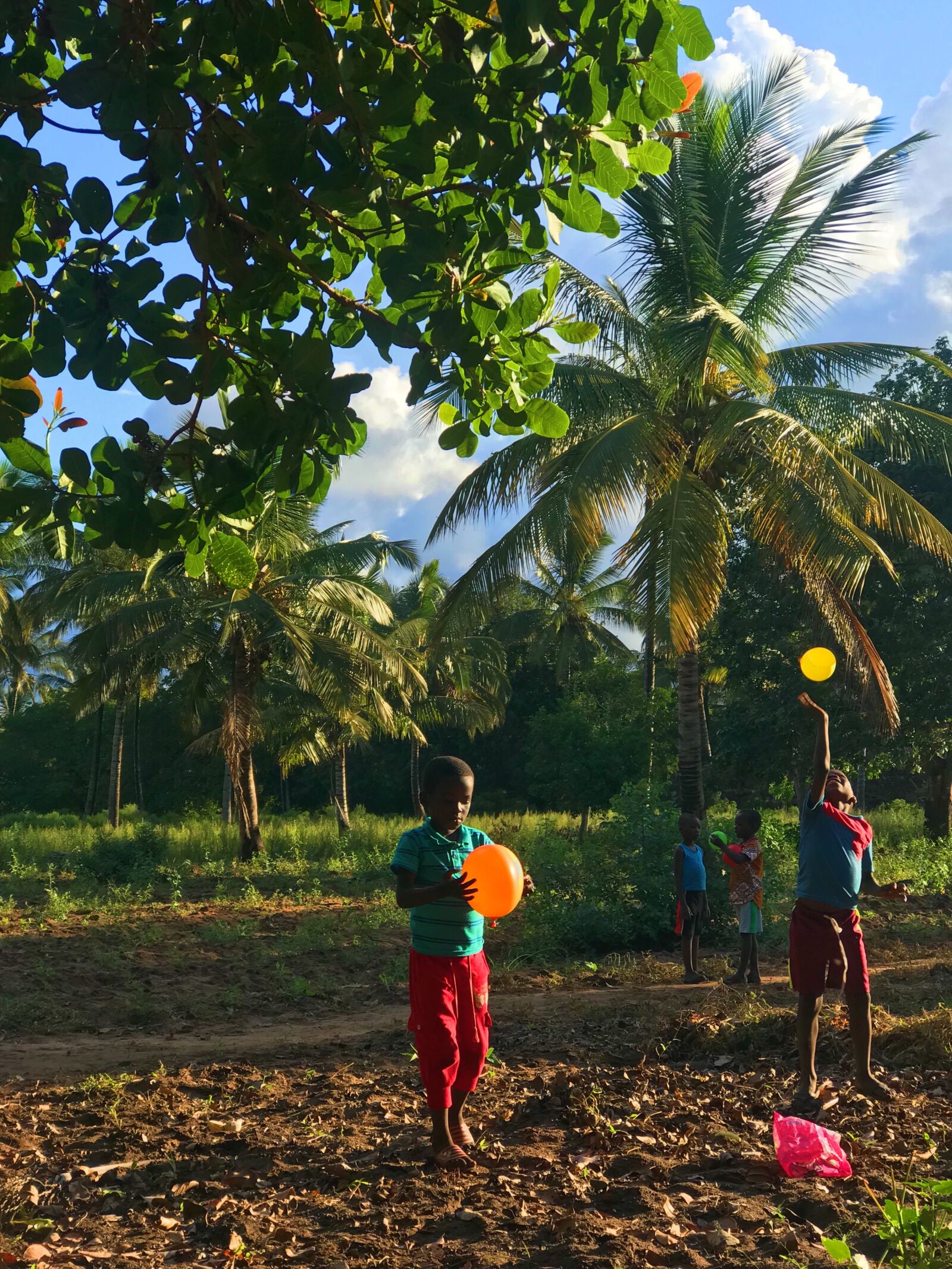 Apple iPhone 7 Plus sample photo. Africa, niños, globos photography