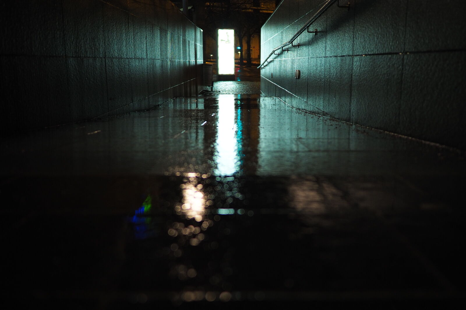 Olympus PEN E-PL10 sample photo. Wet alley photography