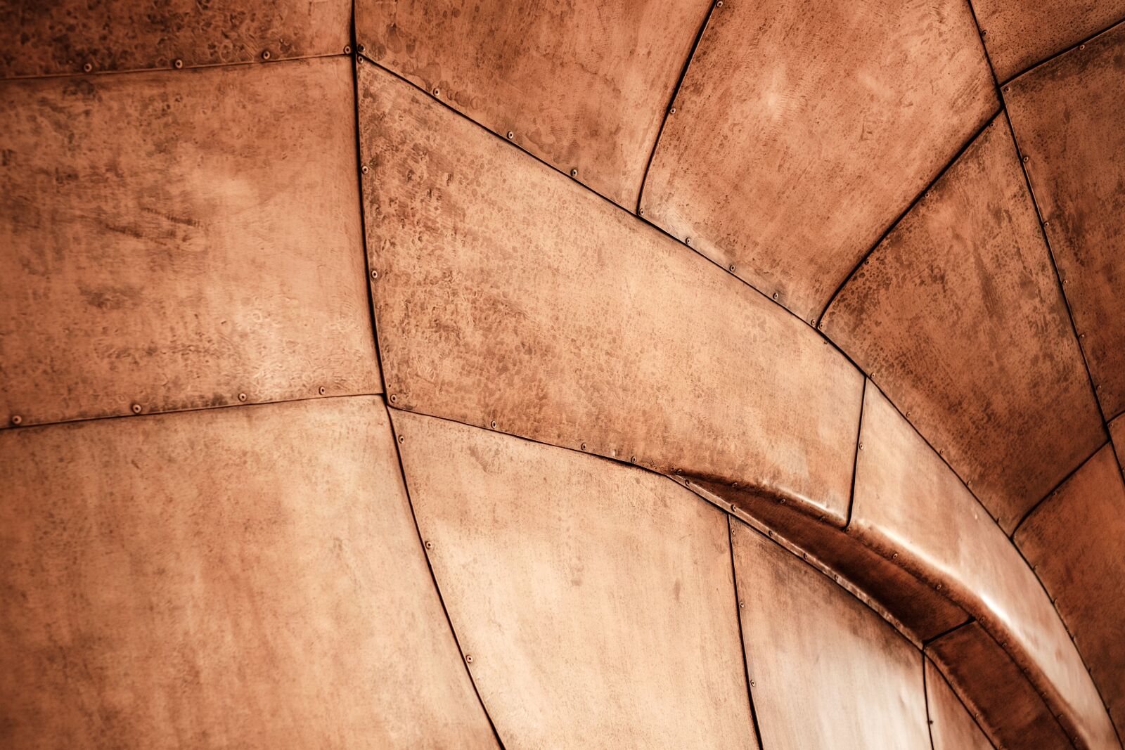 Fujifilm X-T1 + Fujifilm XF 35mm F1.4 R sample photo. Brown, metal plate wall photography