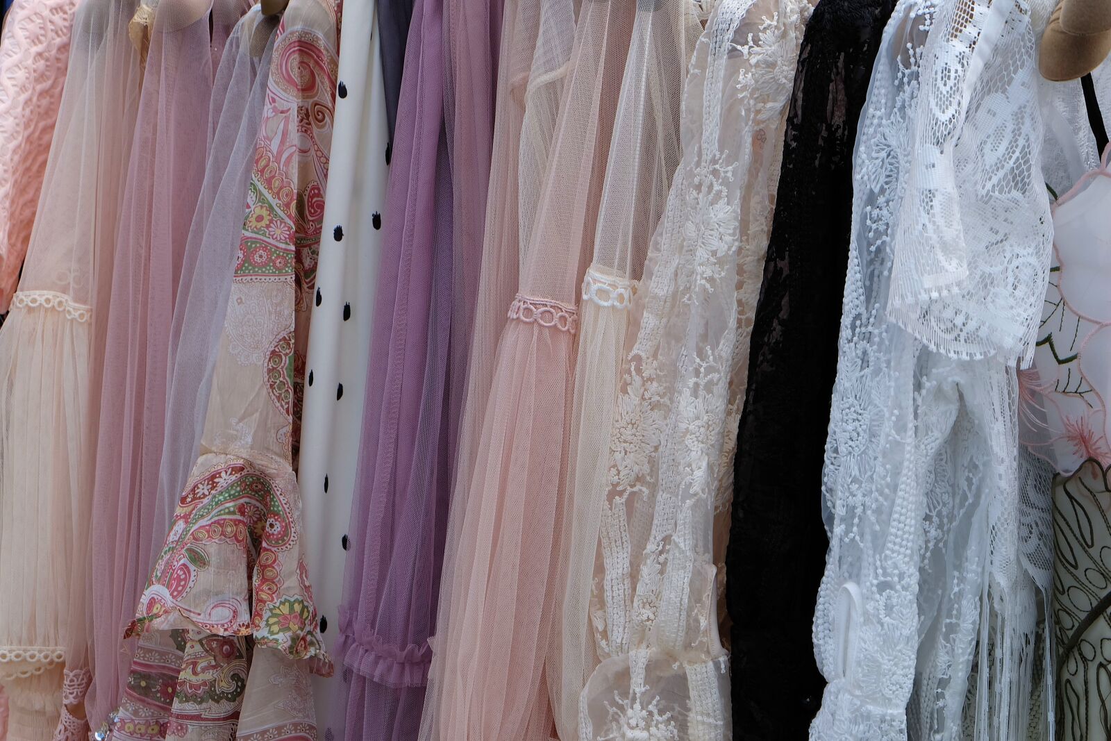 Fujifilm X-A2 + Fujifilm XC 16-50mm F3.5-5.6 OIS II sample photo. Vintage, retro, dresses photography