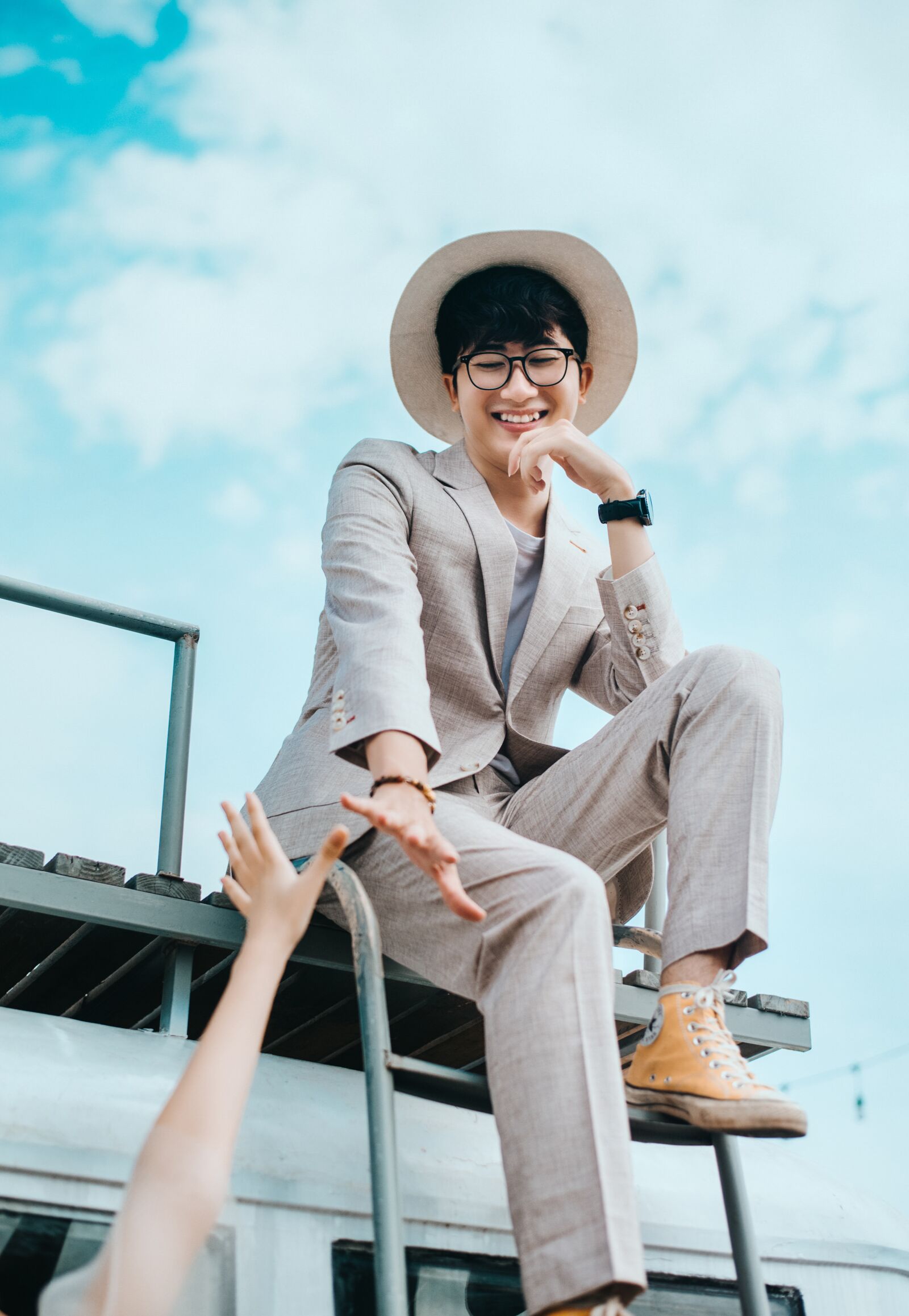 Nikon D750 sample photo. Woman, girl, reaching photography