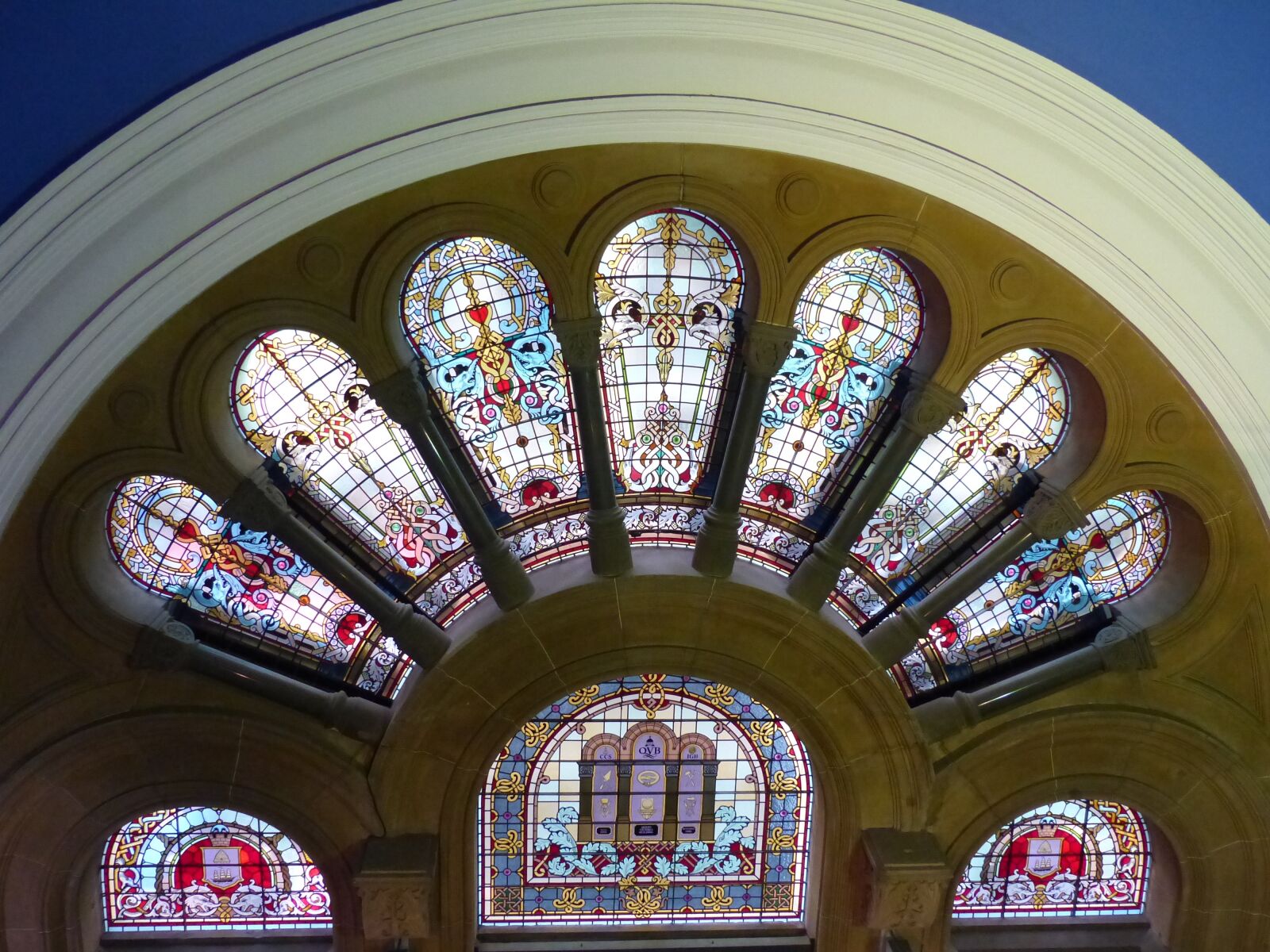 Panasonic Lumix DMC-FZ200 sample photo. Arch, stained glass, colorful photography