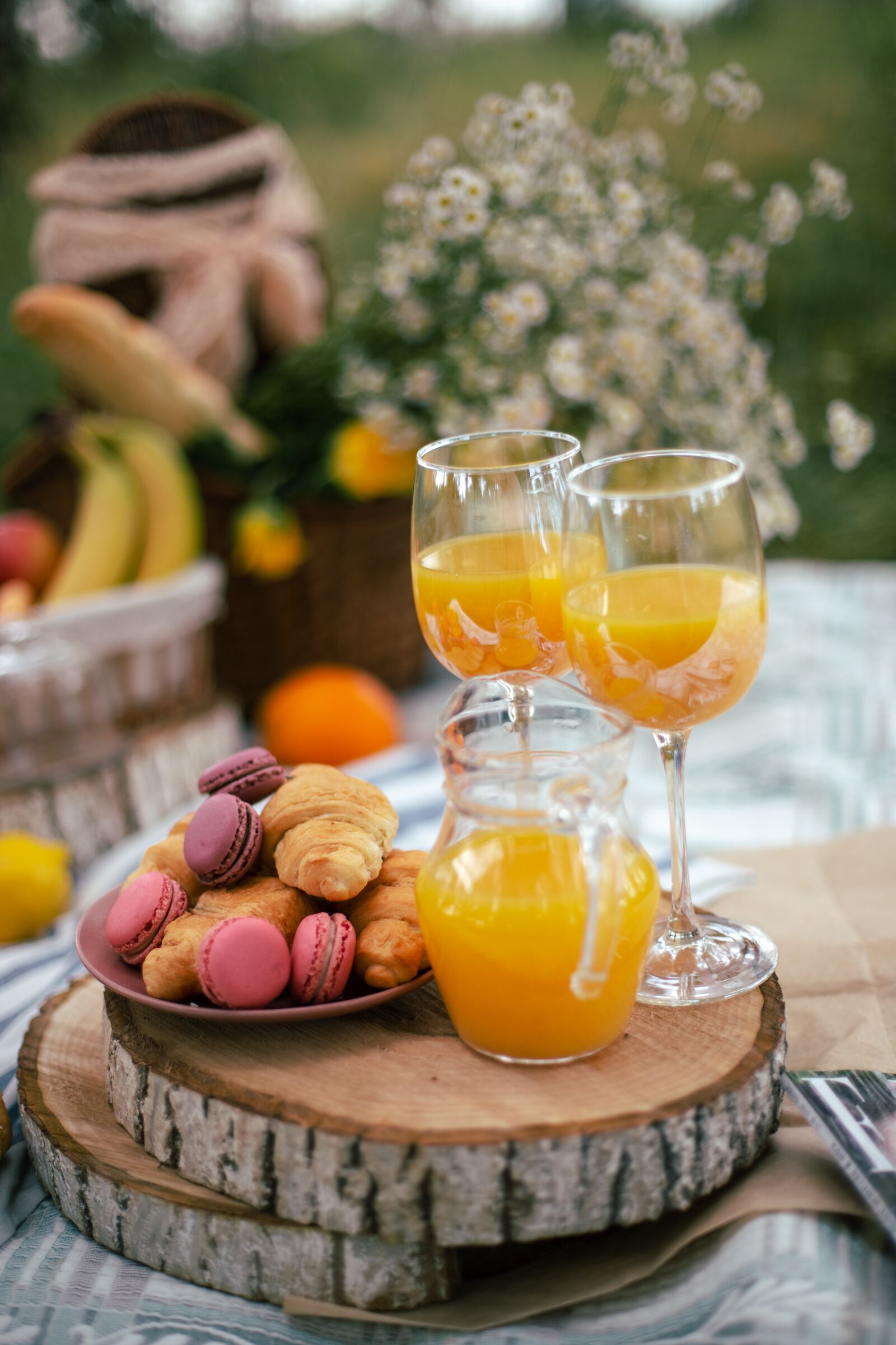 Canon EOS 6D + Canon EF 50mm F1.4 USM sample photo. Picnic, food, juice photography