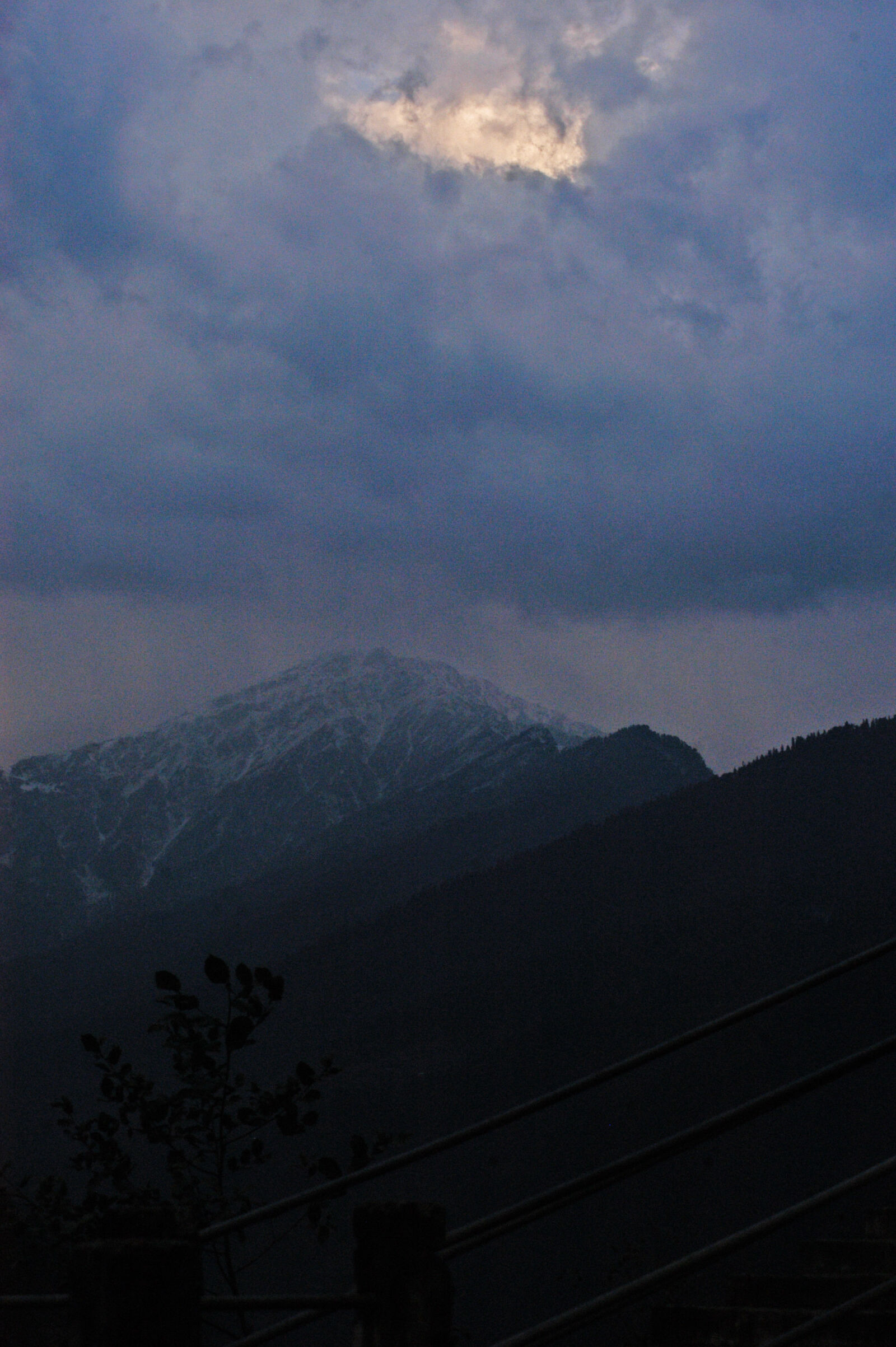 Nikon D100 sample photo. Clouds, dark, dusk, evening photography