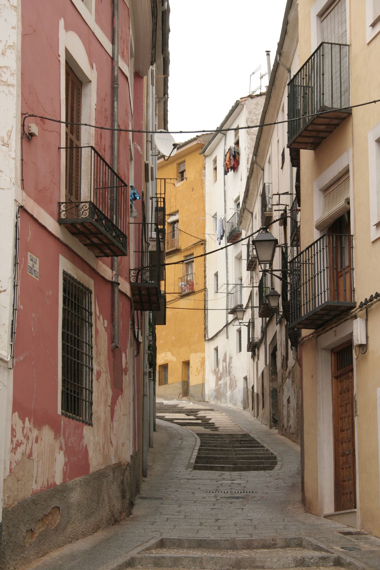 Canon EOS 350D (EOS Digital Rebel XT / EOS Kiss Digital N) sample photo. Basin, spain, houses photography