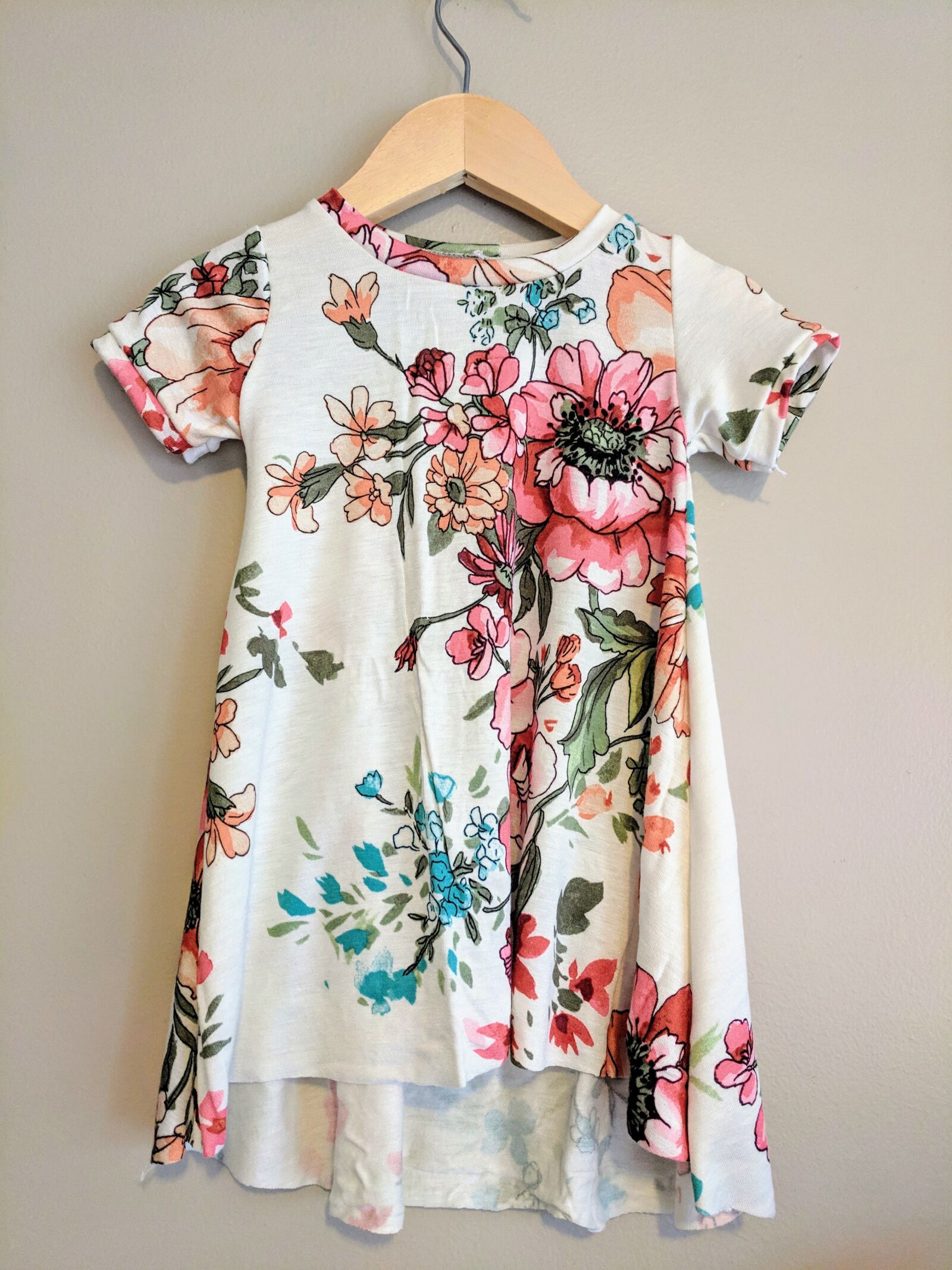 Google Pixel XL sample photo. T-shirt dress, floral dress photography