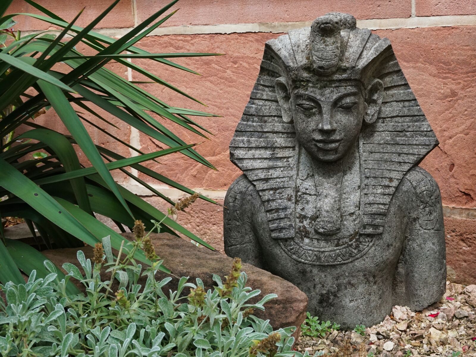 Sony E 16-50mm F3.5-5.6 PZ OSS sample photo. Garden, garden design, garden photography