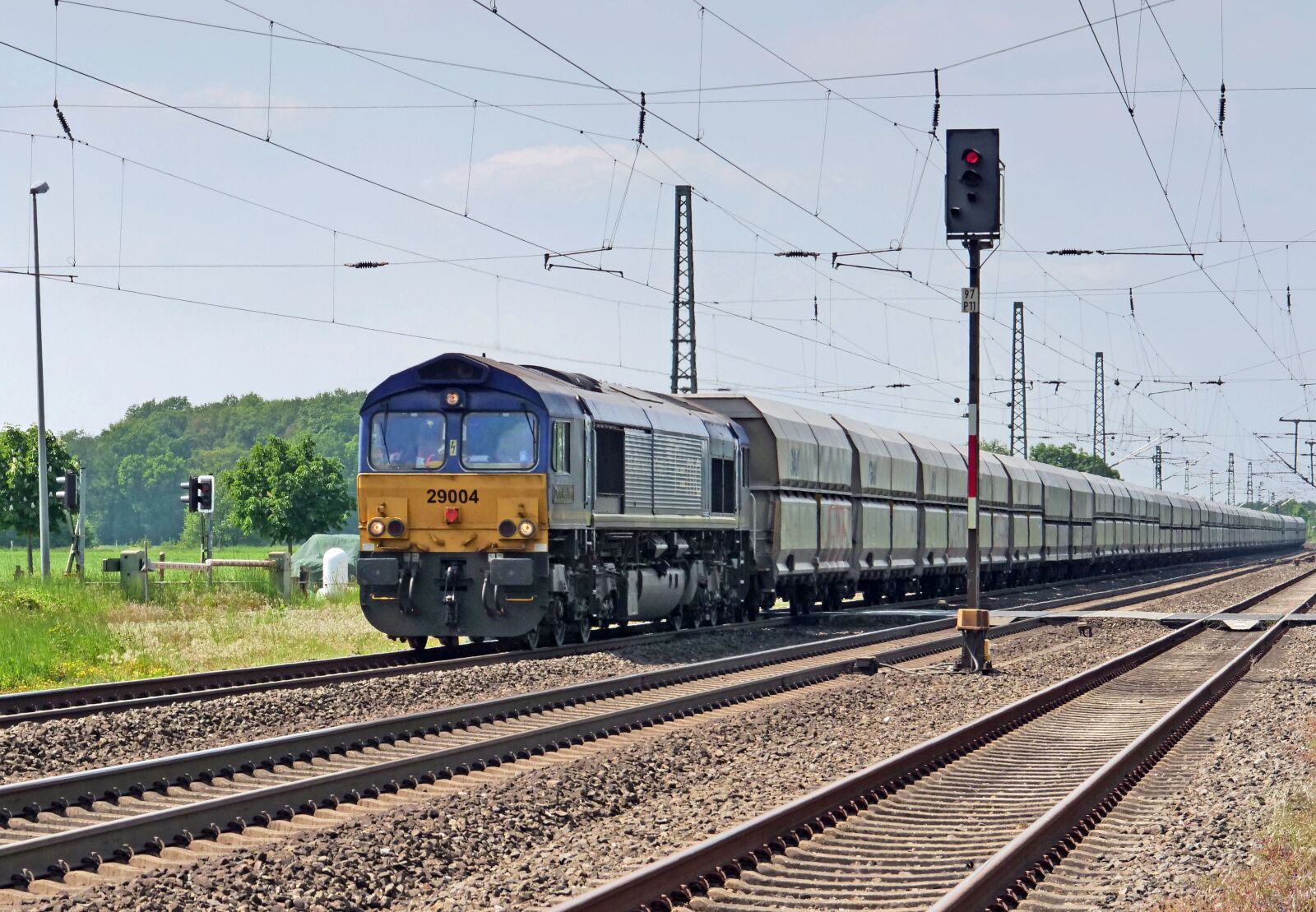 Panasonic Lumix DC-G9 sample photo. Freight train, block train photography
