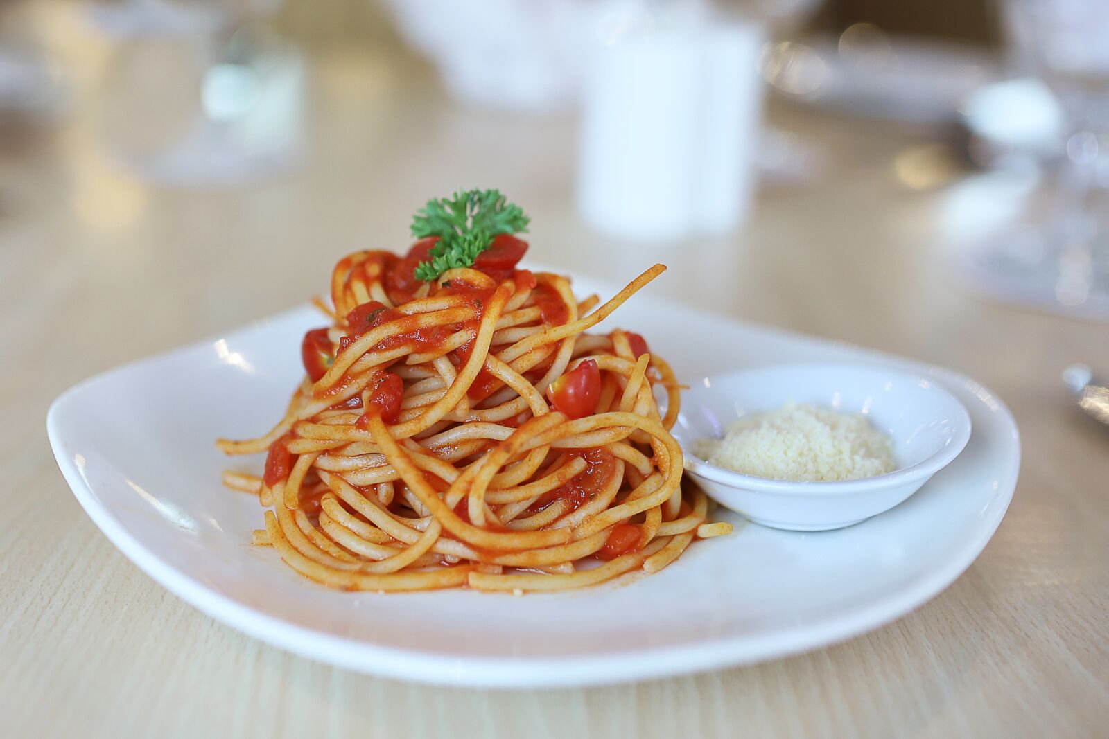 Canon EOS 6D Mark II sample photo. Spaghetti, tomato sauces, pasta photography