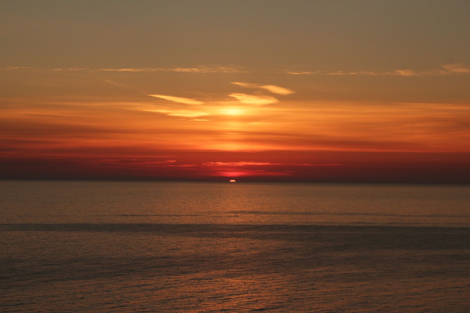 Canon EOS 550D (EOS Rebel T2i / EOS Kiss X4) sample photo. Sunset, sea, landscape photography