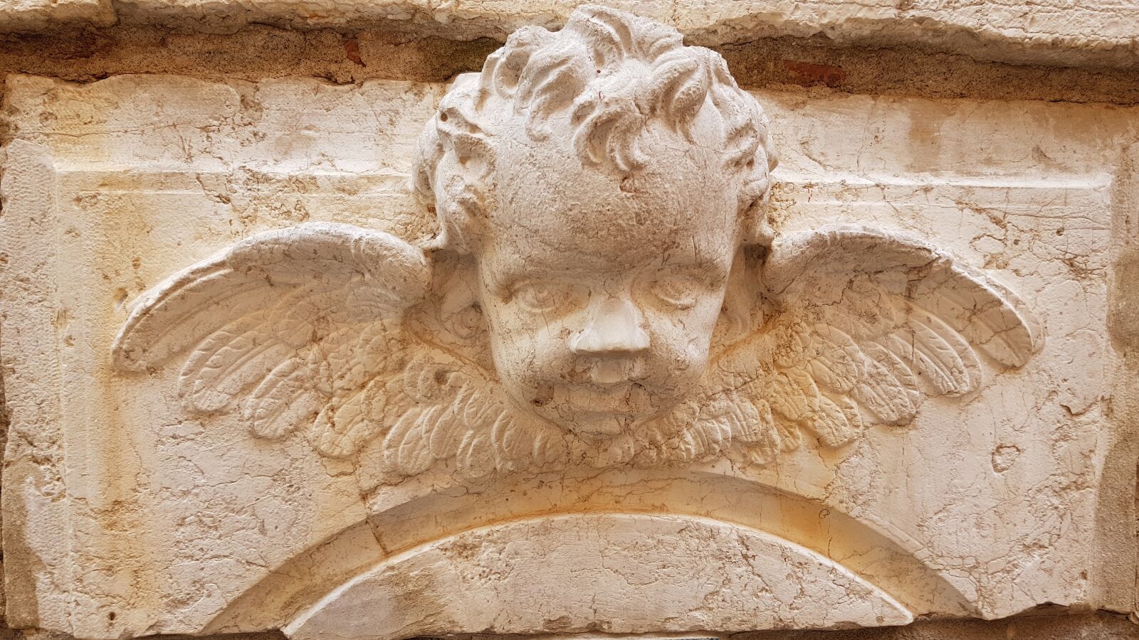 Samsung Galaxy S8 sample photo. Angel, facade, architecture photography