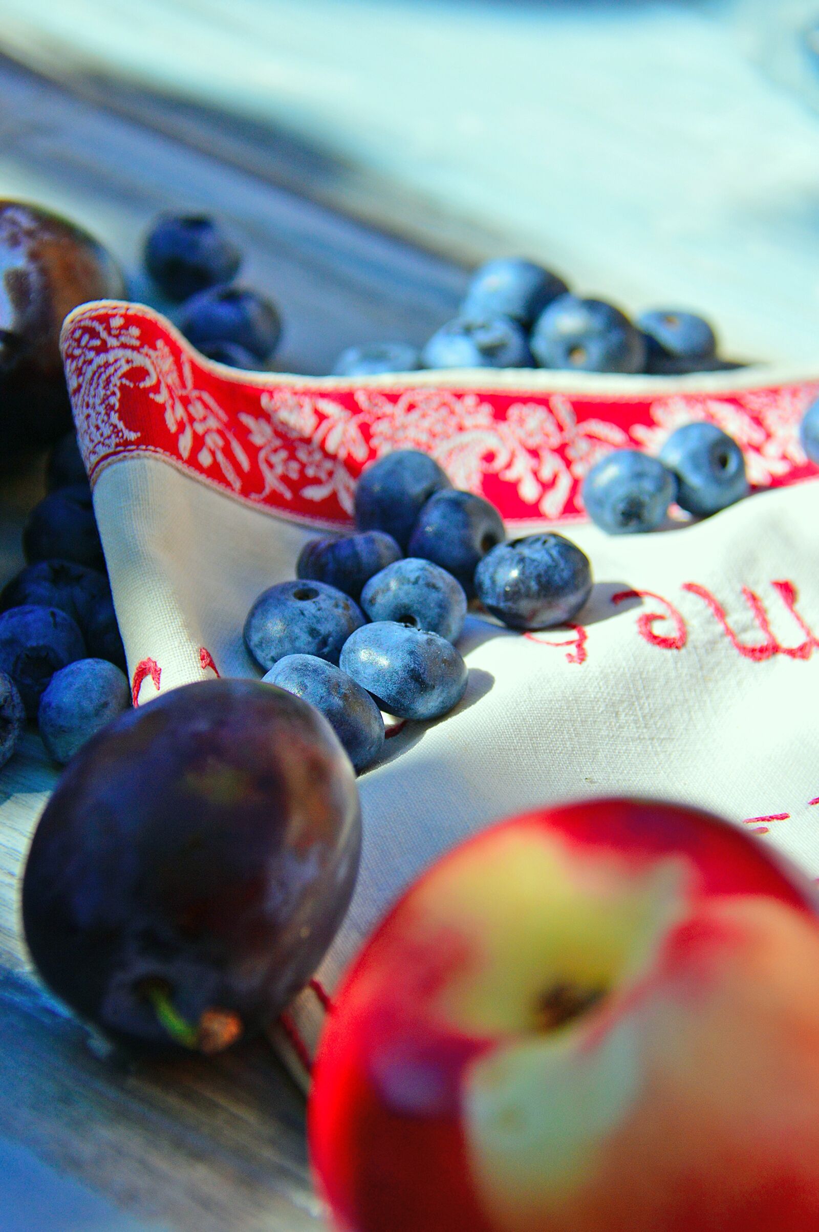 Nikon D3200 sample photo. Fruit, blue, color photography