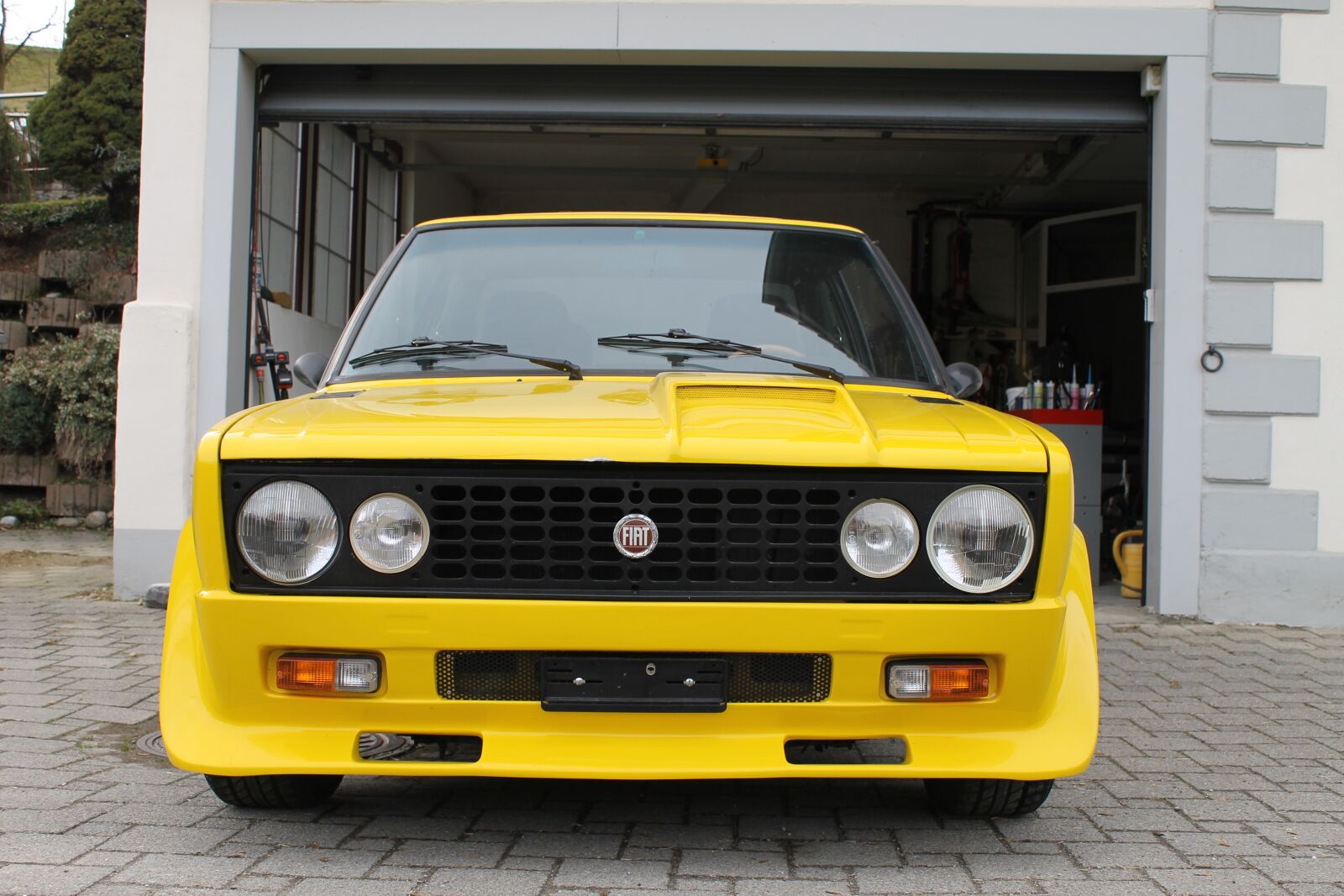 Canon EOS 1100D (EOS Rebel T3 / EOS Kiss X50) sample photo. Auto, car, yellow photography