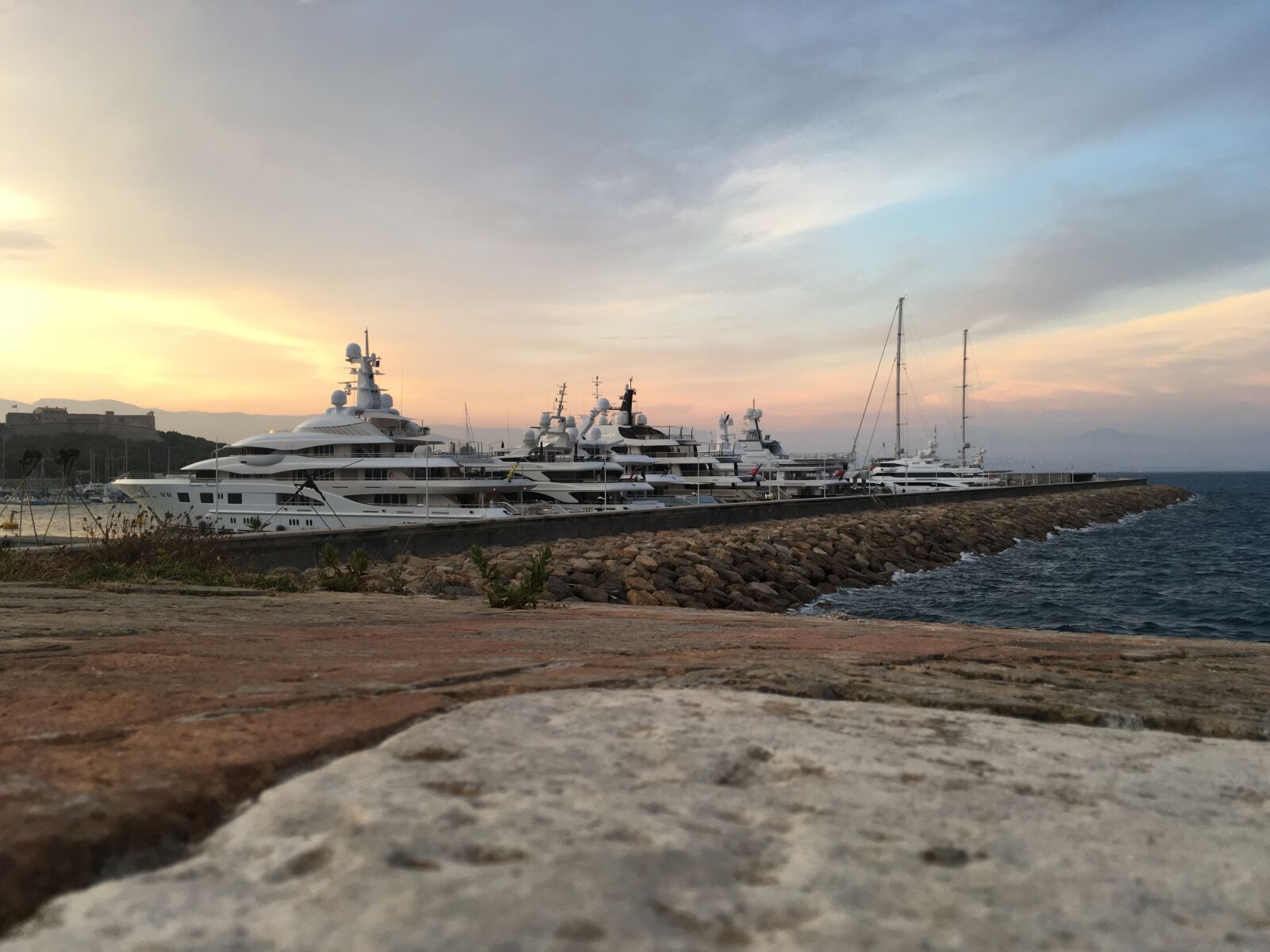 iPhone SE back camera 4.15mm f/2.2 sample photo. France, boats, port photography