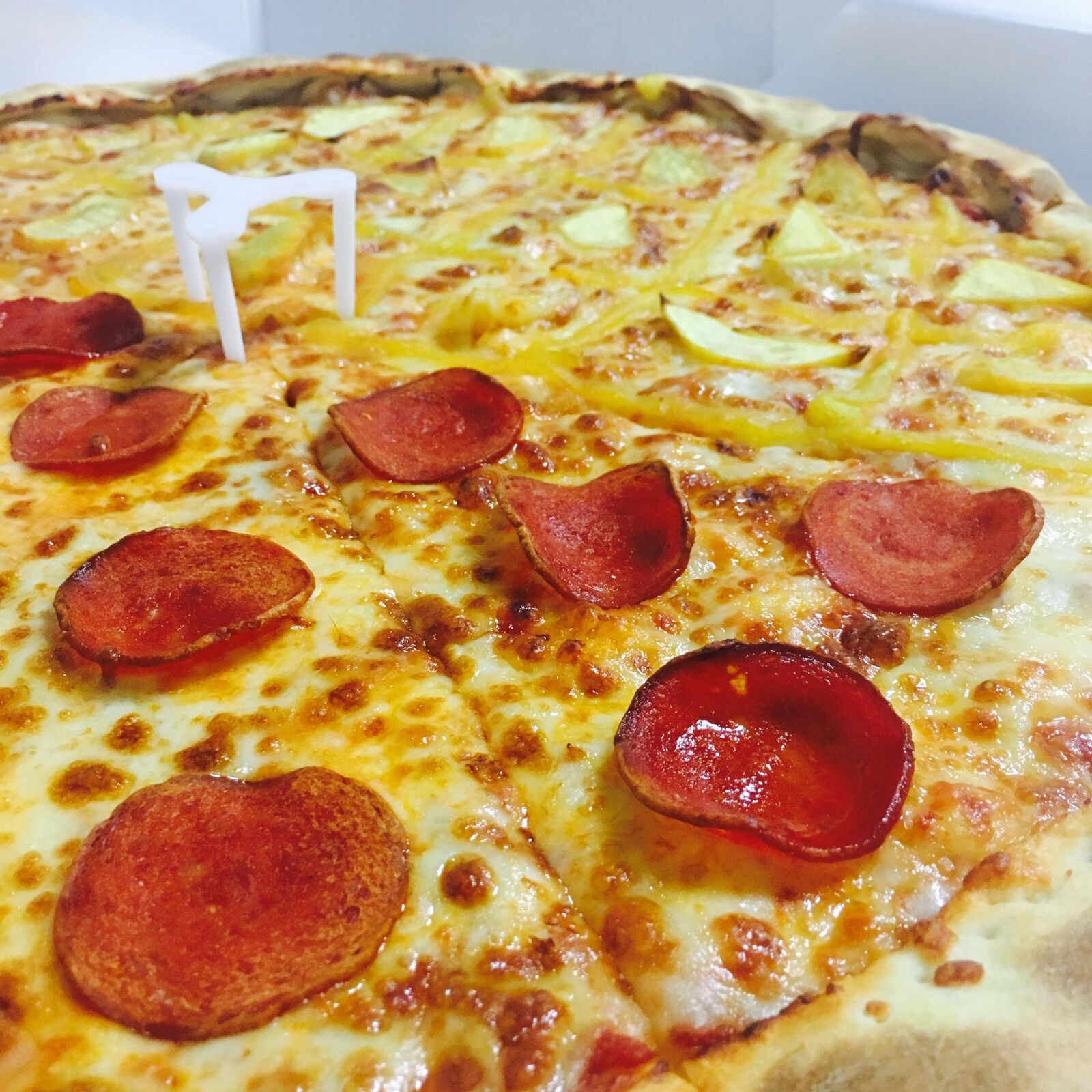Apple iPhone 6s sample photo. Food, pizza, cheese photography