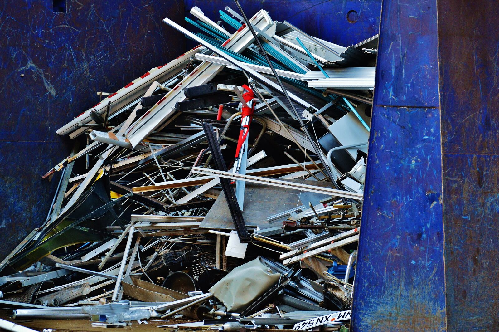 Nikon D3200 sample photo. Aluminium, scrap, scrap metal photography