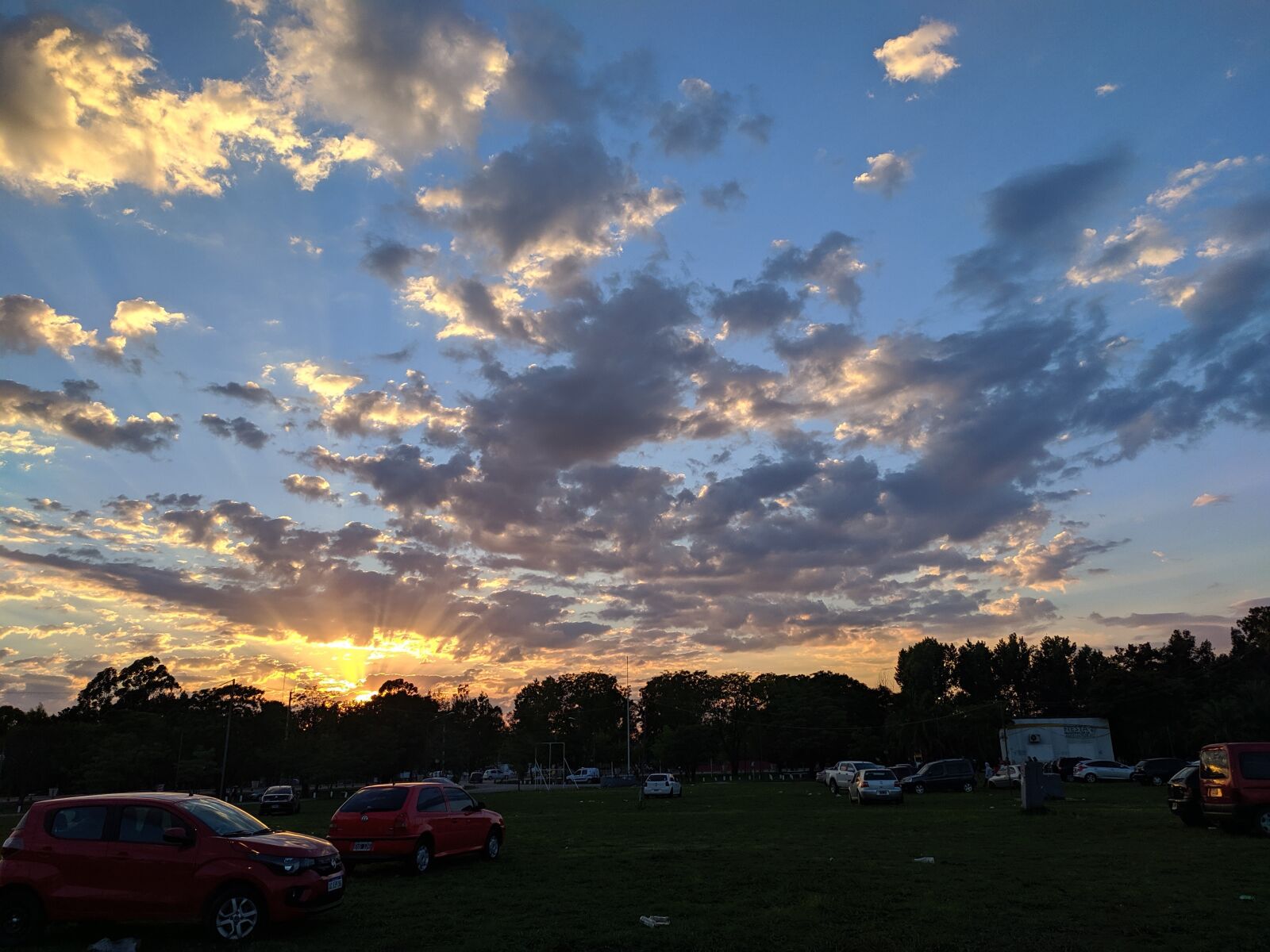 Xiaomi Redmi Note 7 sample photo. Dawn, entre r os photography