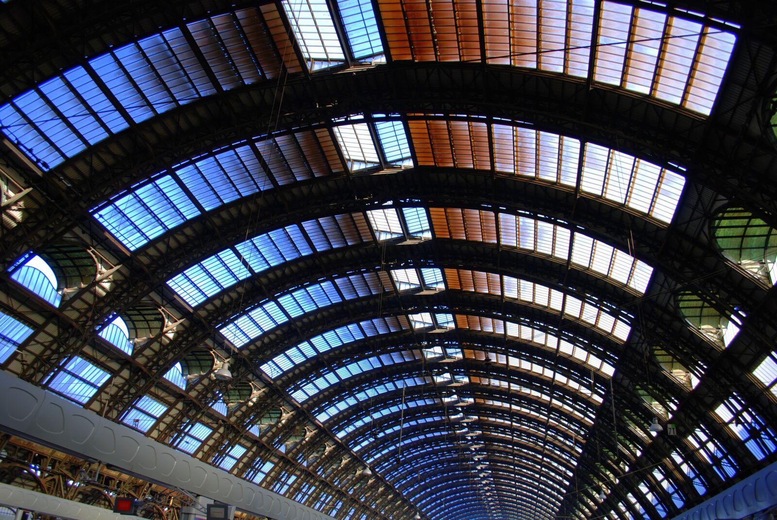 Nikon D80 sample photo. Milano, italy, train photography