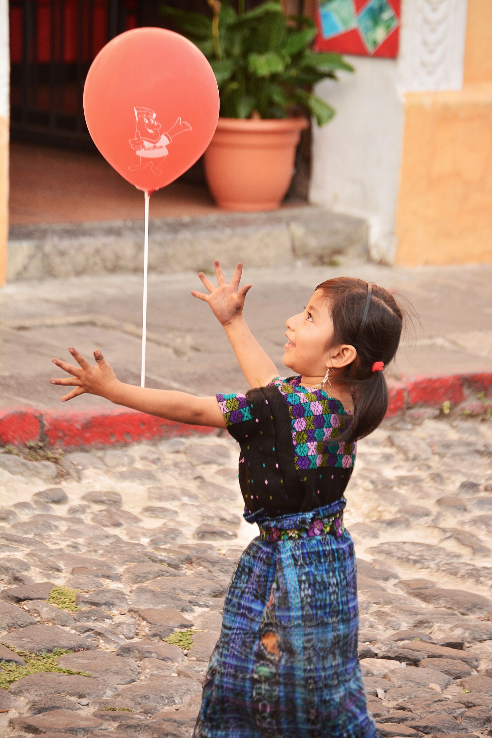Nikon D5200 sample photo. Girl, balloon, plaza photography