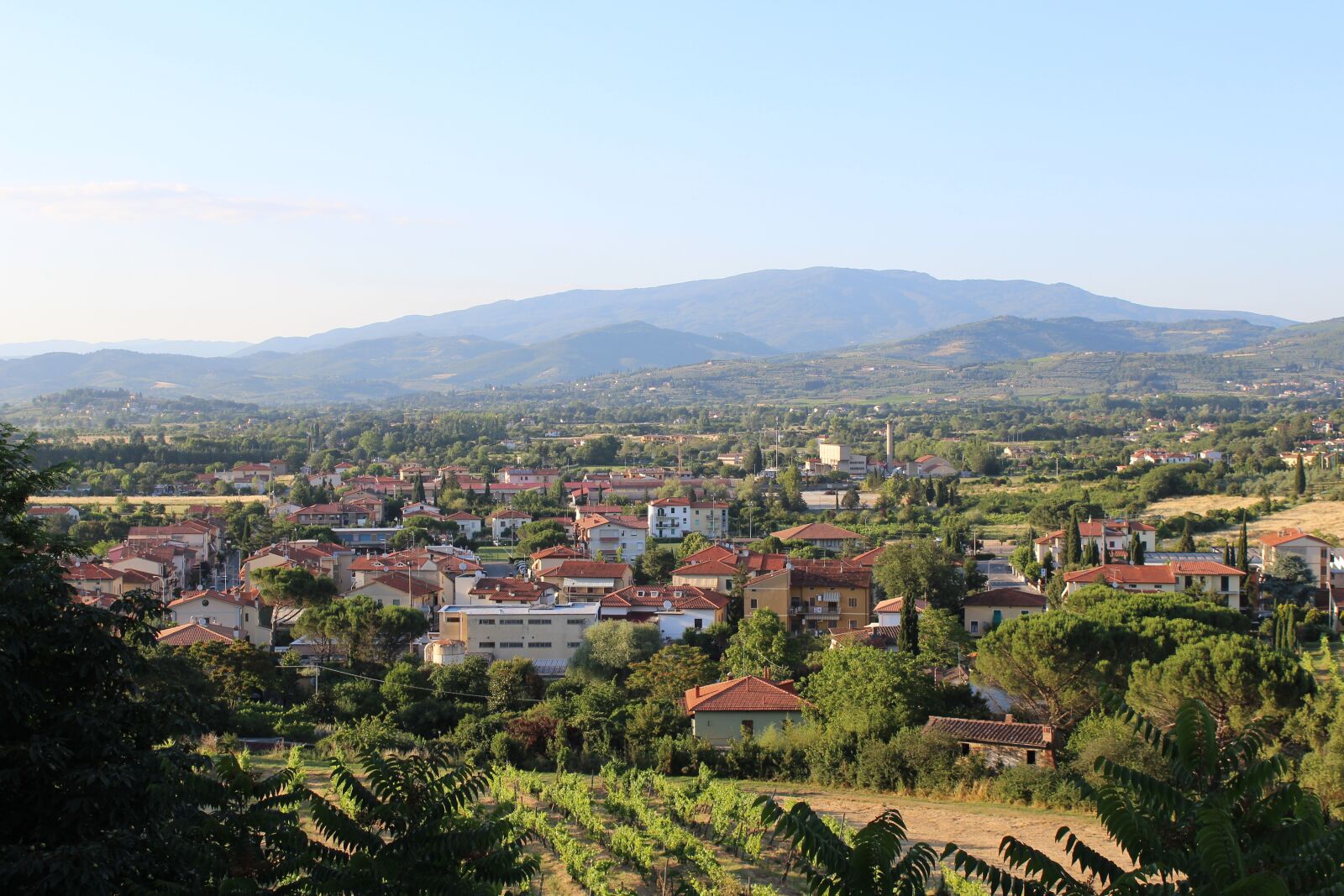 Canon EOS 600D (Rebel EOS T3i / EOS Kiss X5) sample photo. Arrezo, italy, village photography