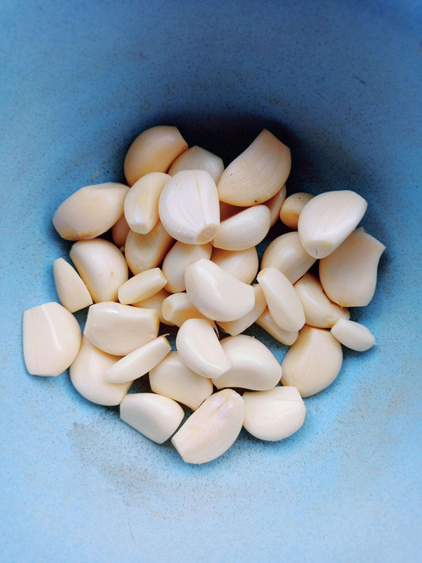 Xiaomi Redmi Note 8 Pro sample photo. Garlic, peeled garlic, lots photography