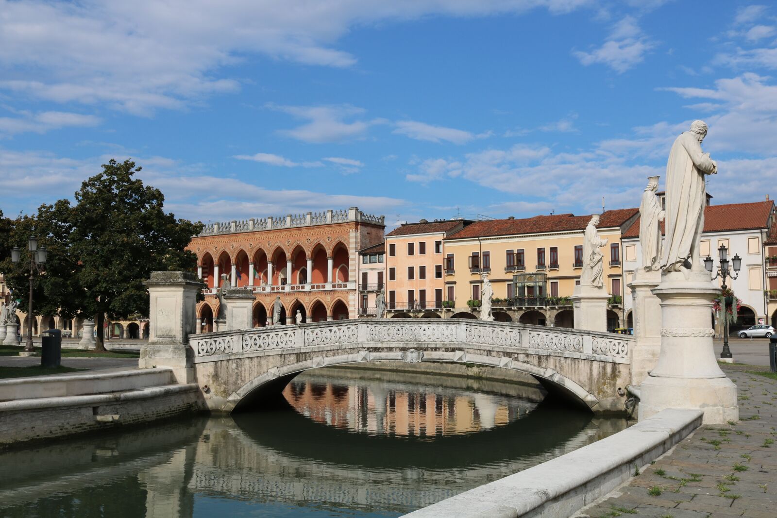 Canon EOS 750D (EOS Rebel T6i / EOS Kiss X8i) sample photo. Padova, italy, sculptures photography