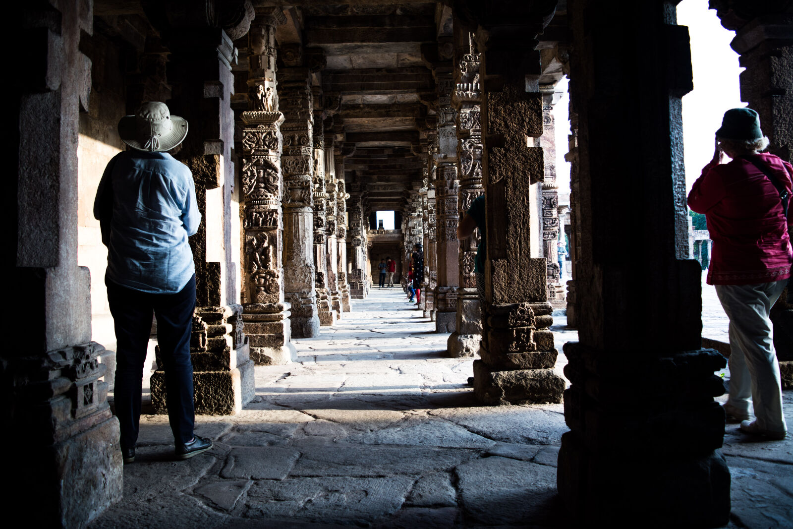 Nikon D5200 sample photo. Clicking, corridor, evening, female photography