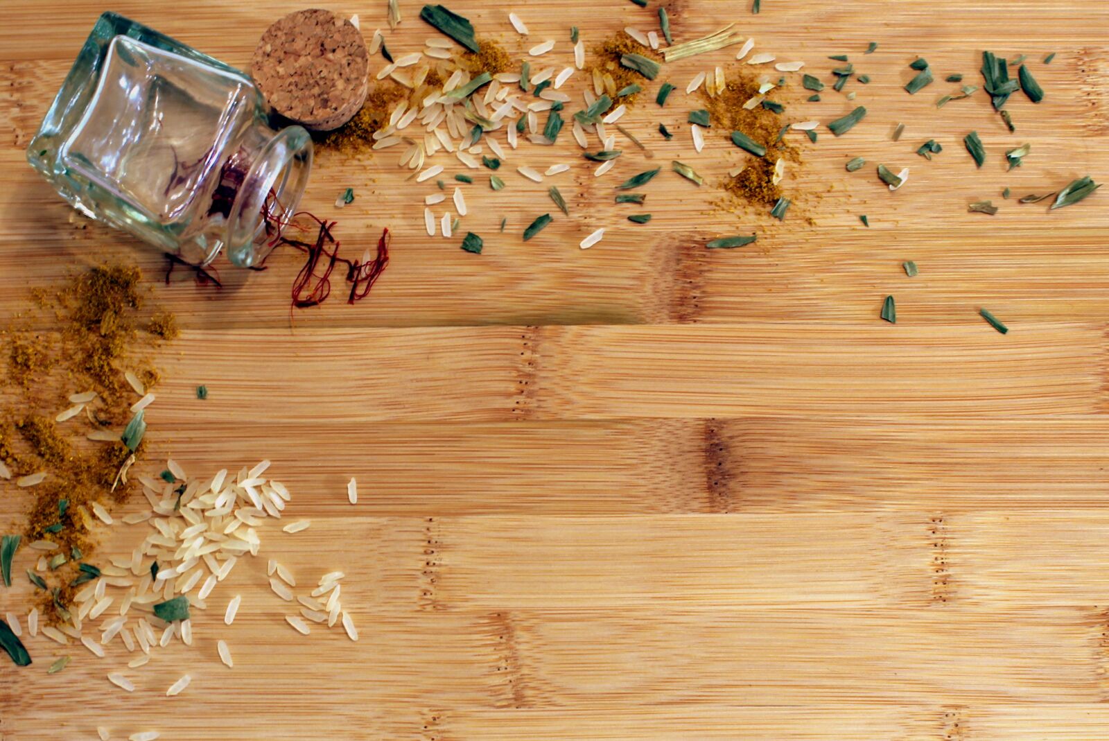 Canon EOS 1300D (EOS Rebel T6 / EOS Kiss X80) sample photo. Saffron, rice, wood photography