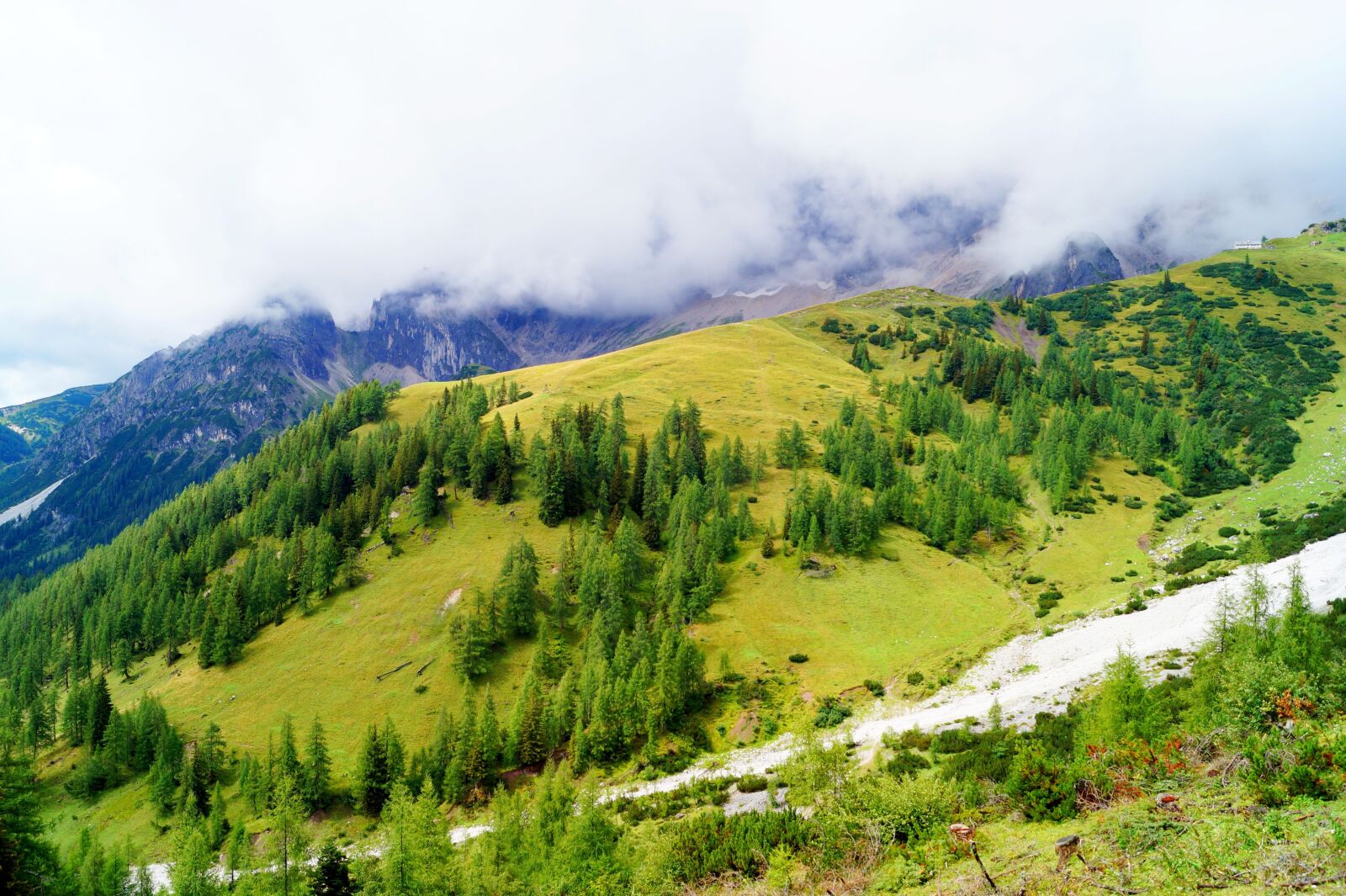 Sony DT 18-55mm F3.5-5.6 SAM II sample photo. Mountains, clouds, nature photography
