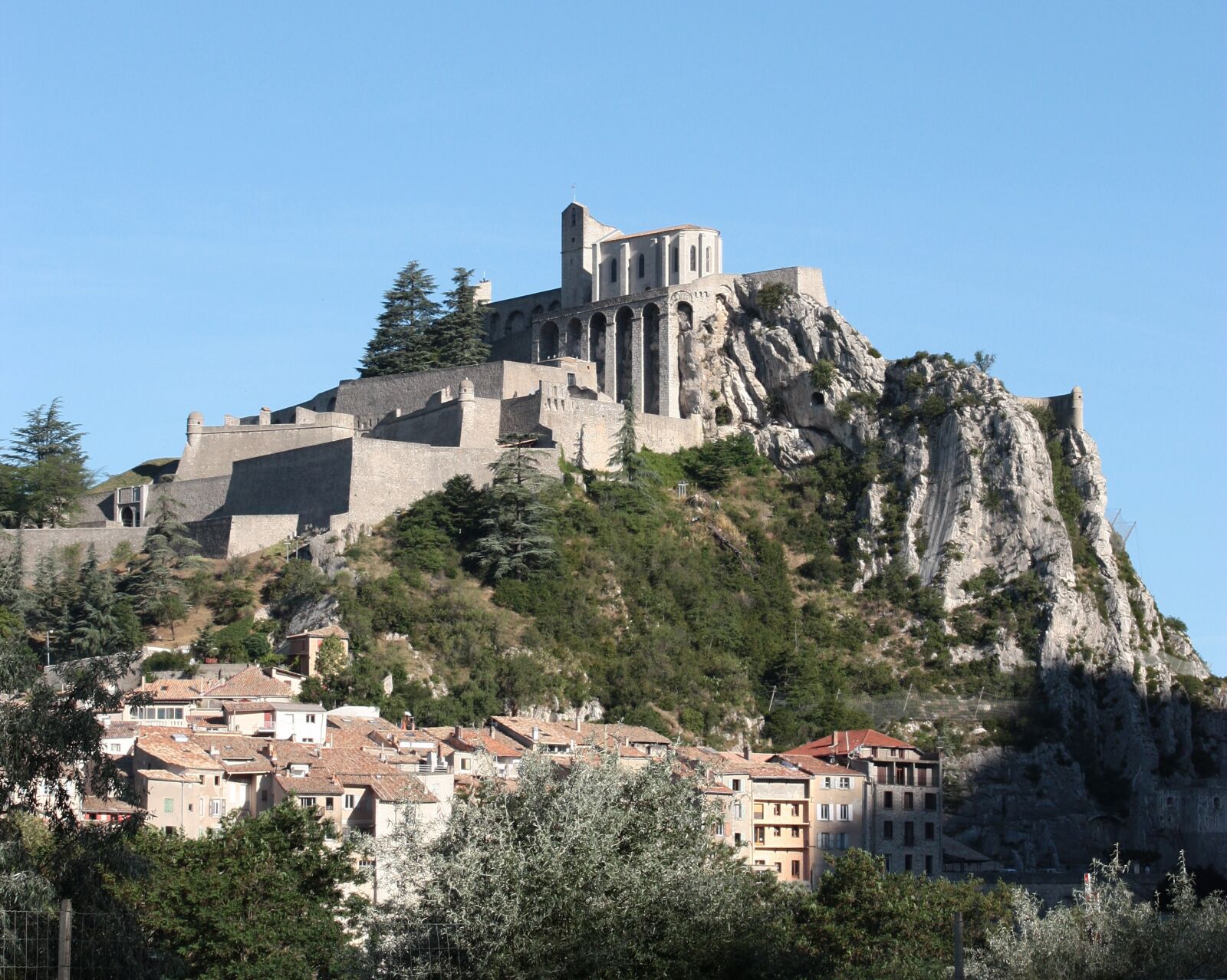 Canon EOS 450D (EOS Rebel XSi / EOS Kiss X2) sample photo. Architecture, citadel, fortification photography