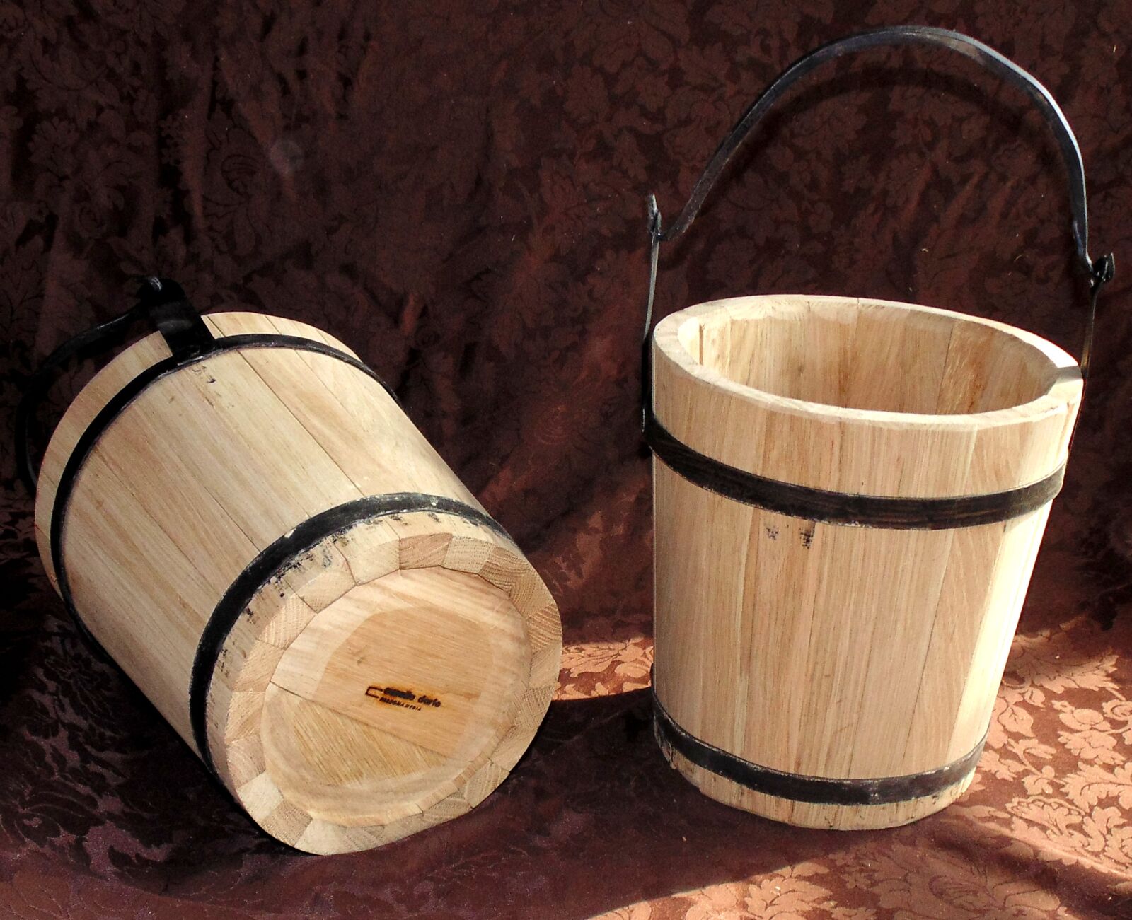 Sony Cyber-shot DSC-H200 sample photo. Buckets, wood, romans photography