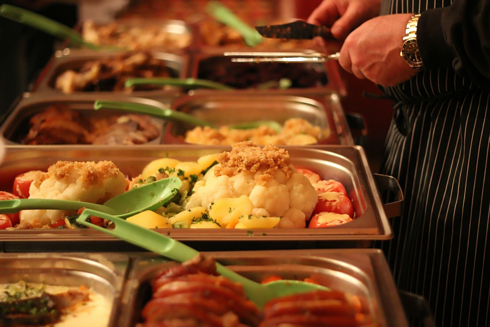 Canon EOS 600D (Rebel EOS T3i / EOS Kiss X5) + Canon EF 50mm F1.8 II sample photo. Eat, hand, gastronomy photography